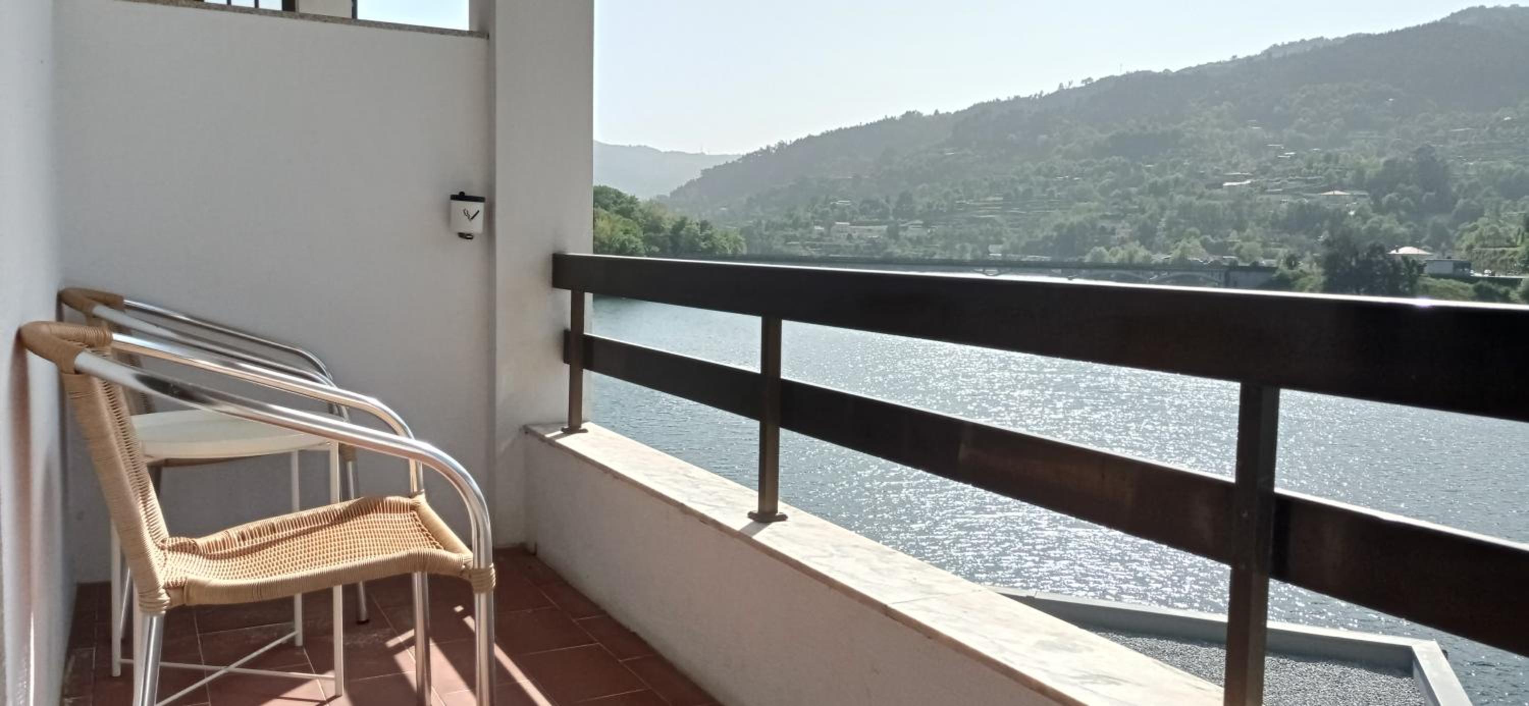 Double Room with Balcony and River View - Photo 16