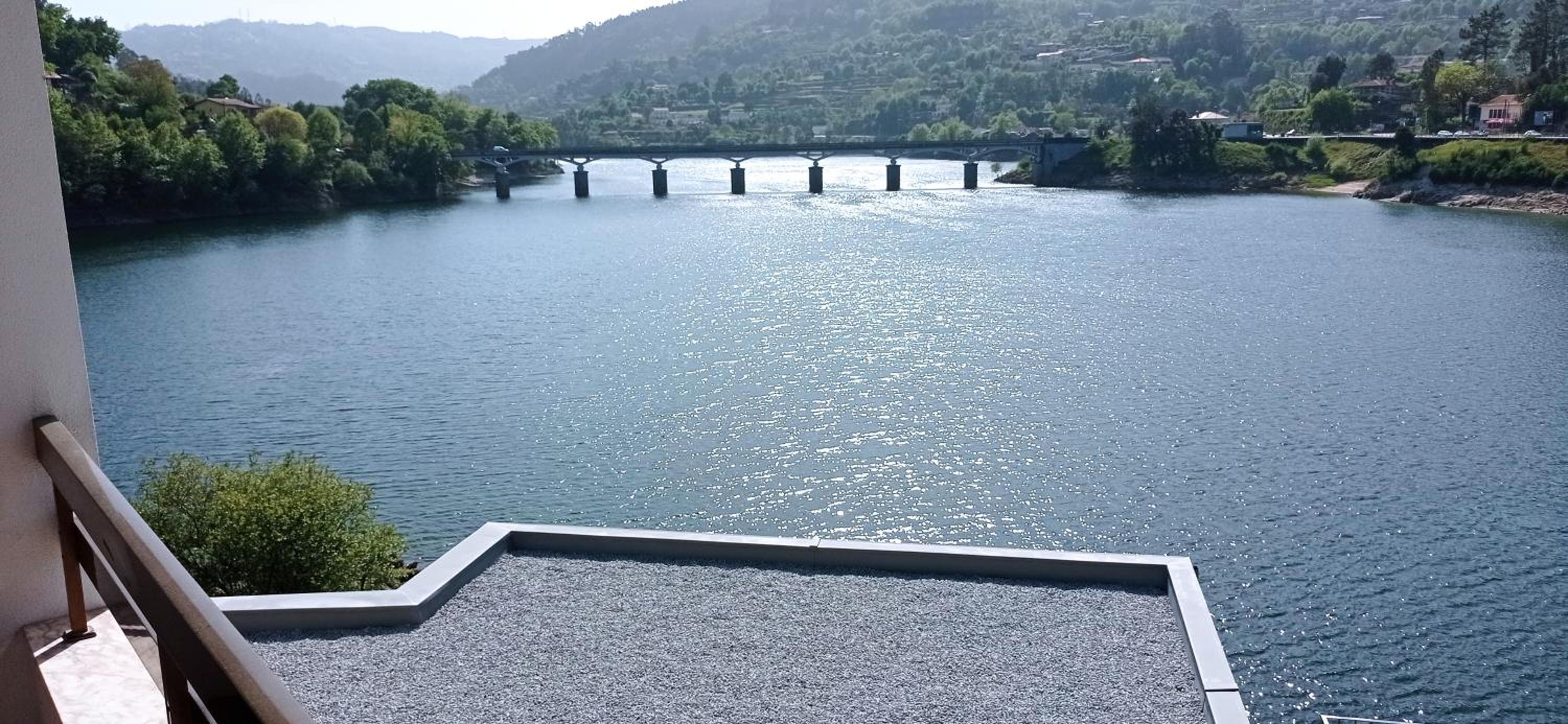 Double Room with Balcony and River View - Photo 12