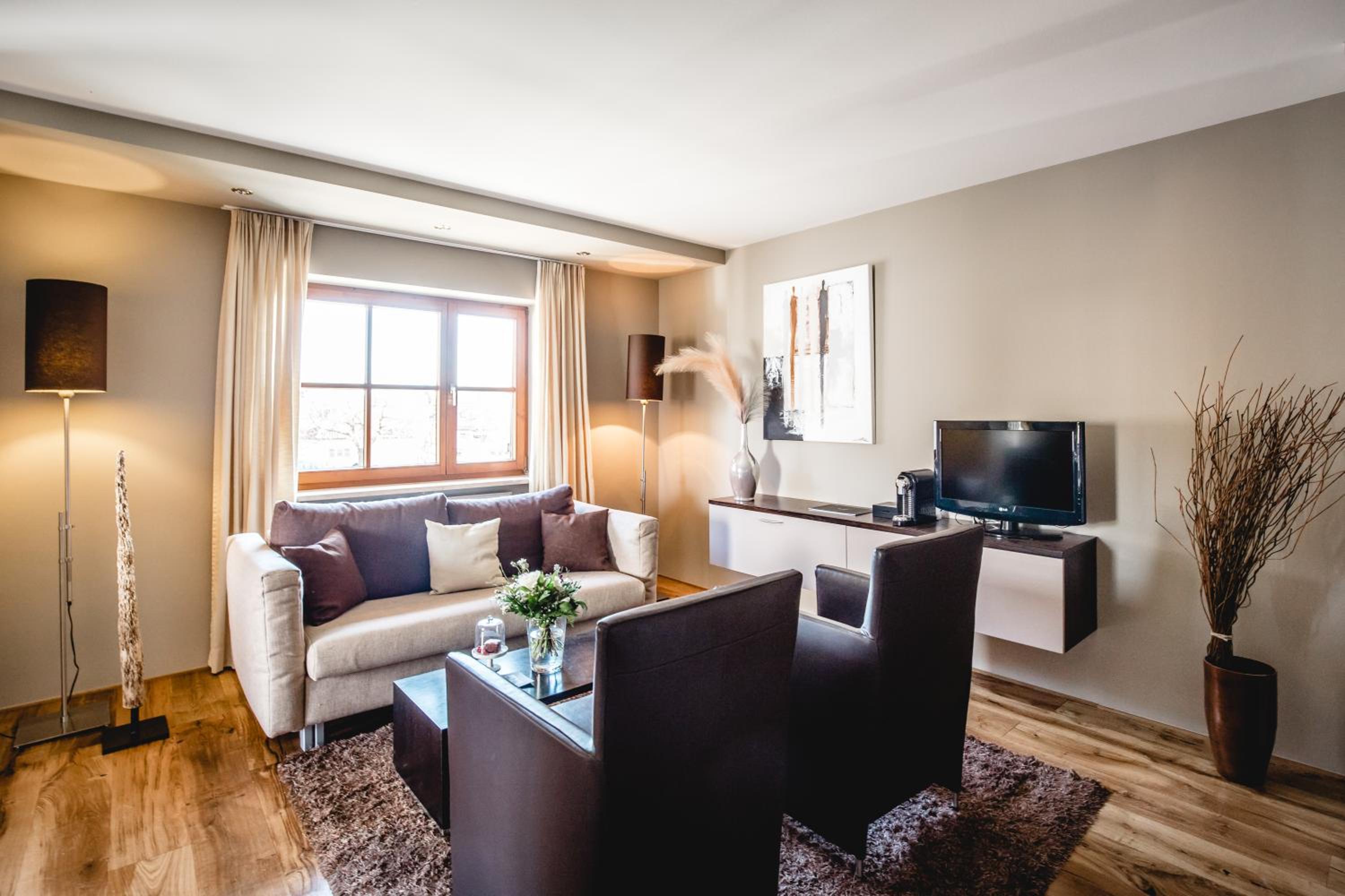 Suite - Photo 2