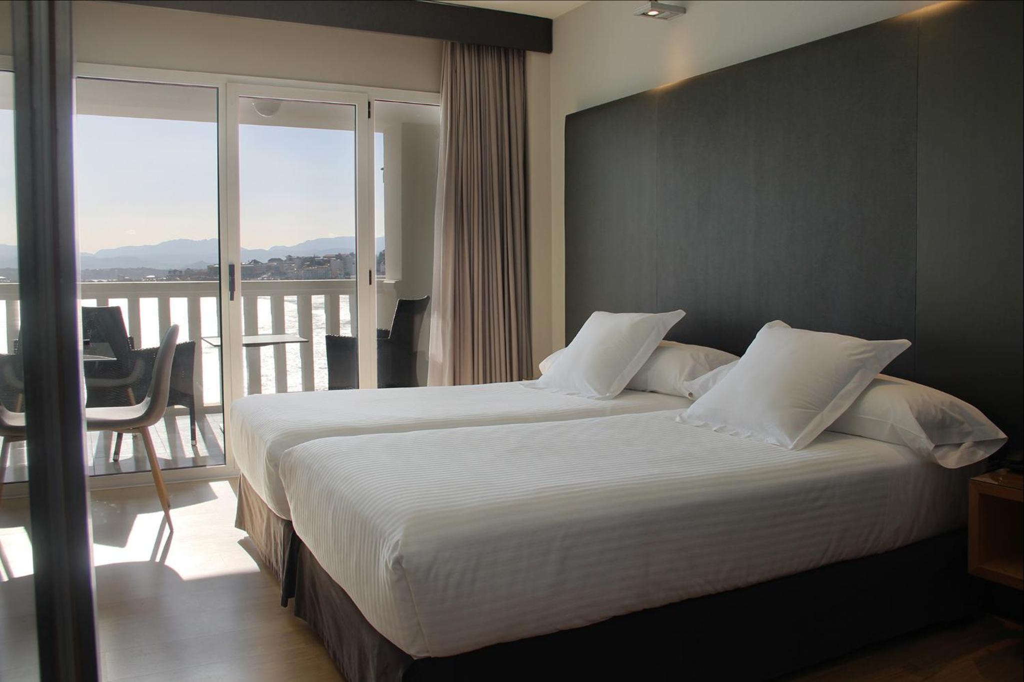 Habitación Doble con Terraza y Vista al Mar