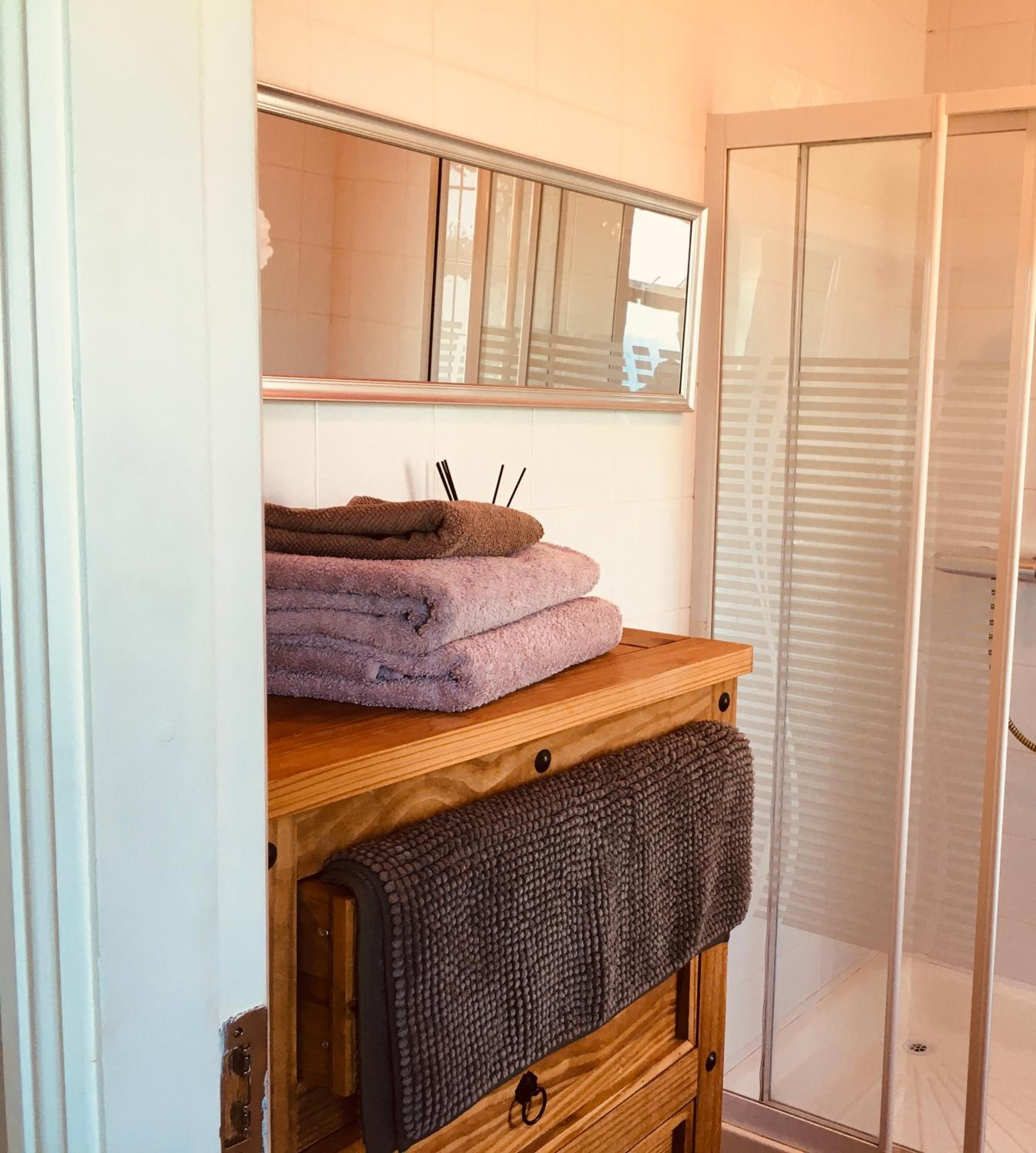 Deluxe Queen Suite - Photo 12