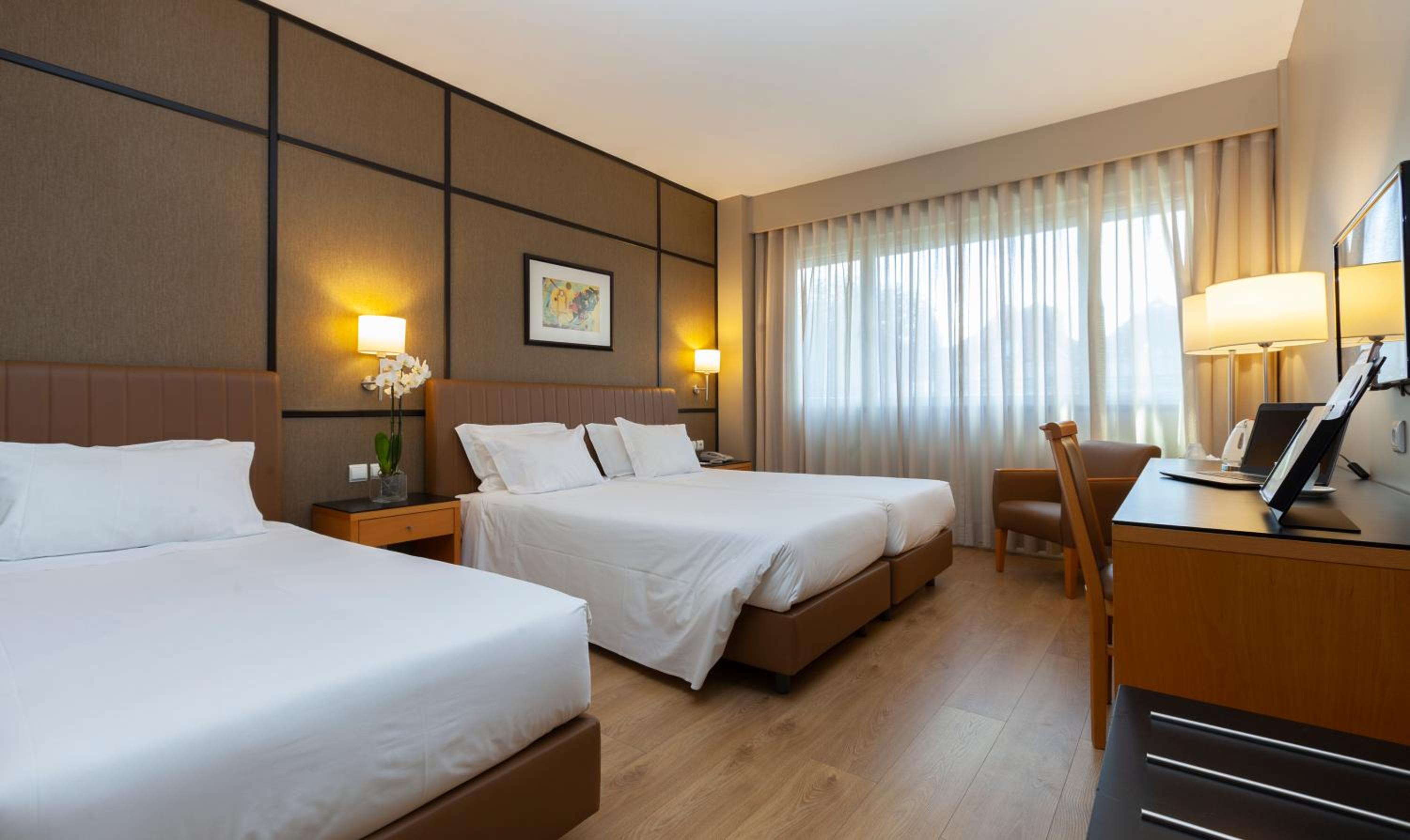 Standard Twin Room with Extra Bed - Photo 5