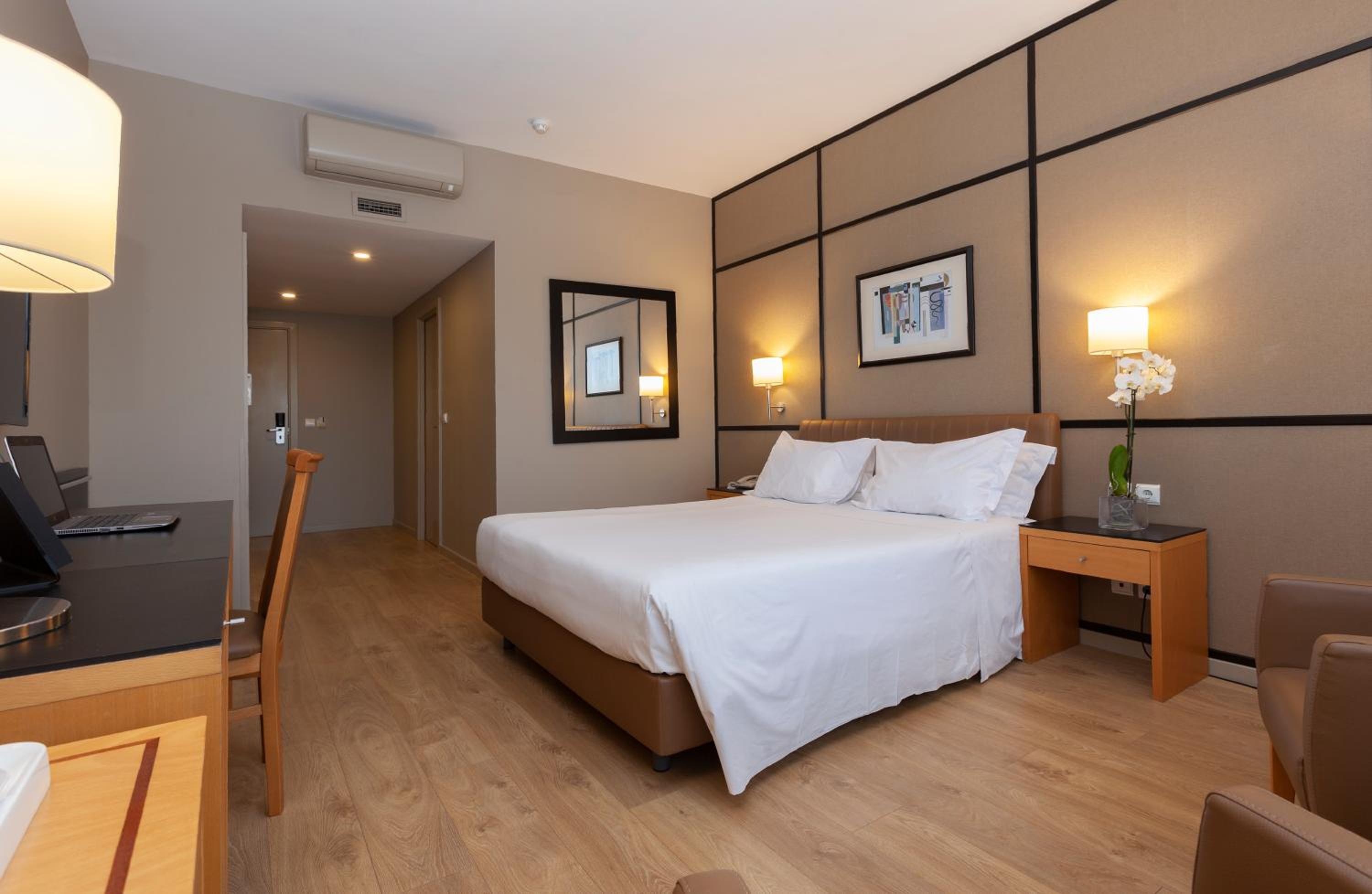 Standard Double Room - Photo 7