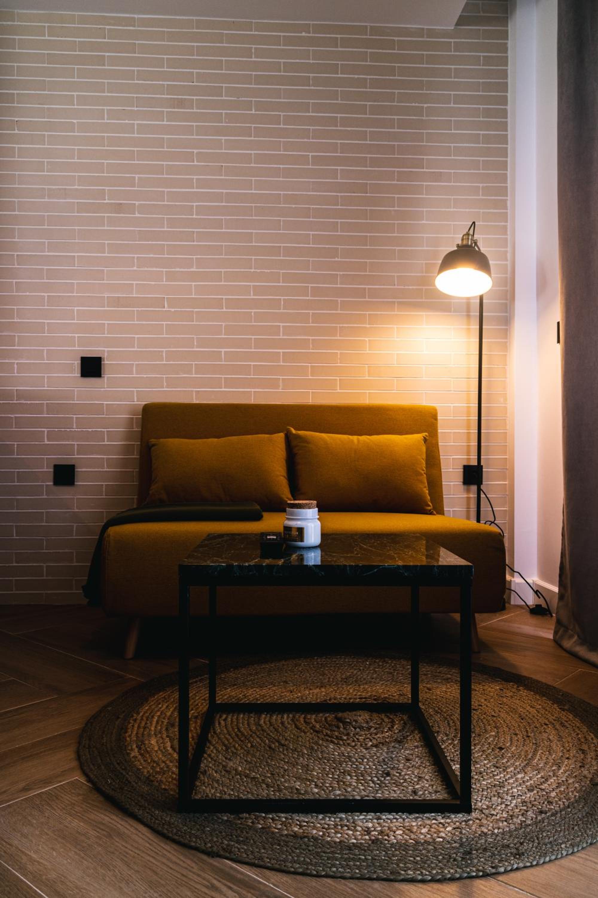 Apartment with Terrace - Photo 5