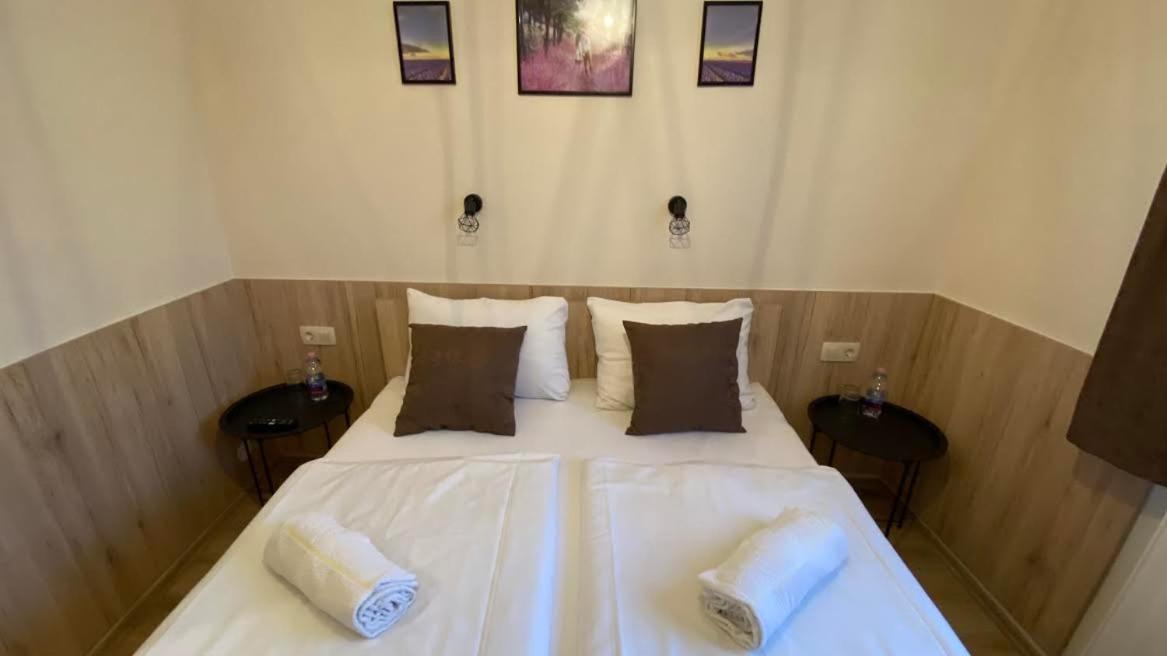 Double Room with Private Bathroom - Photo 1