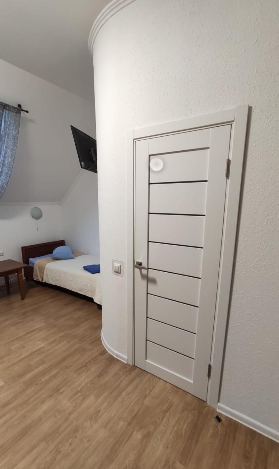 Twin Room with Bath photo 2