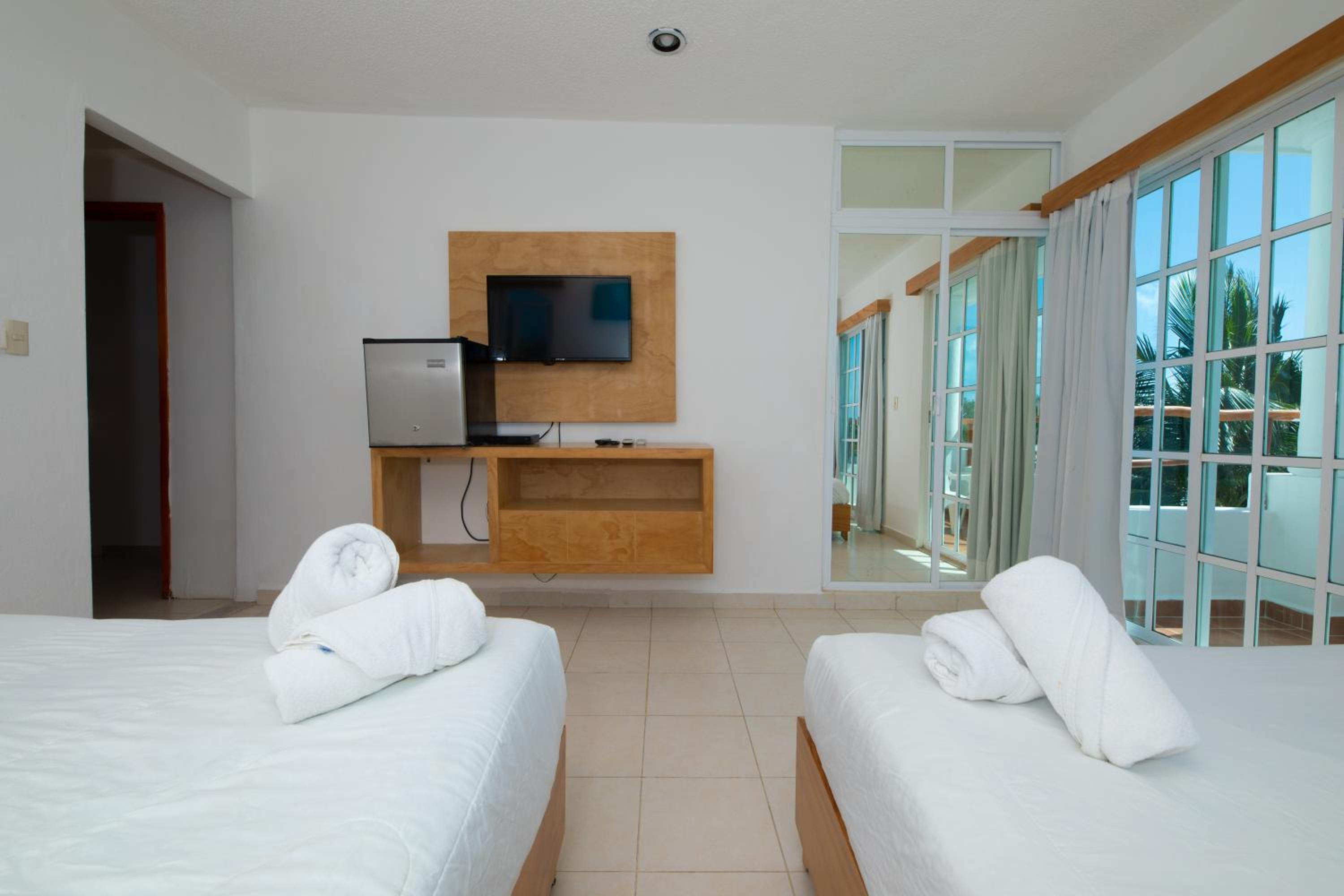 Deluxe Double Room with Side Sea View - Photo 5