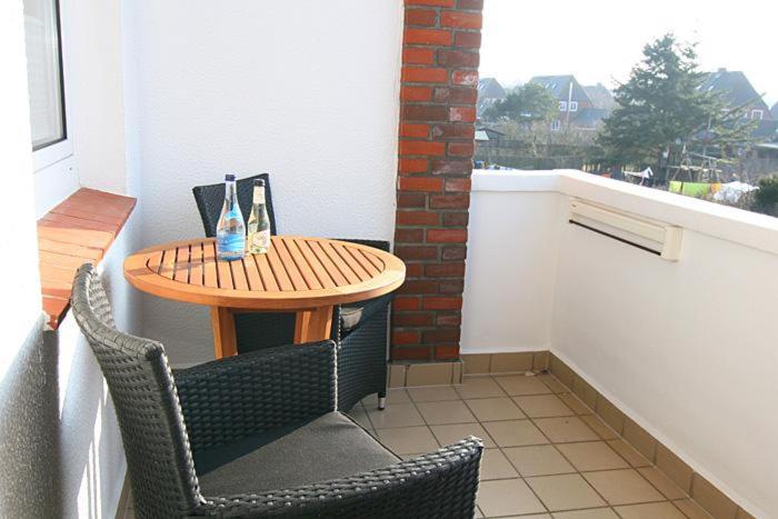 Apartment with Balcony photo 3