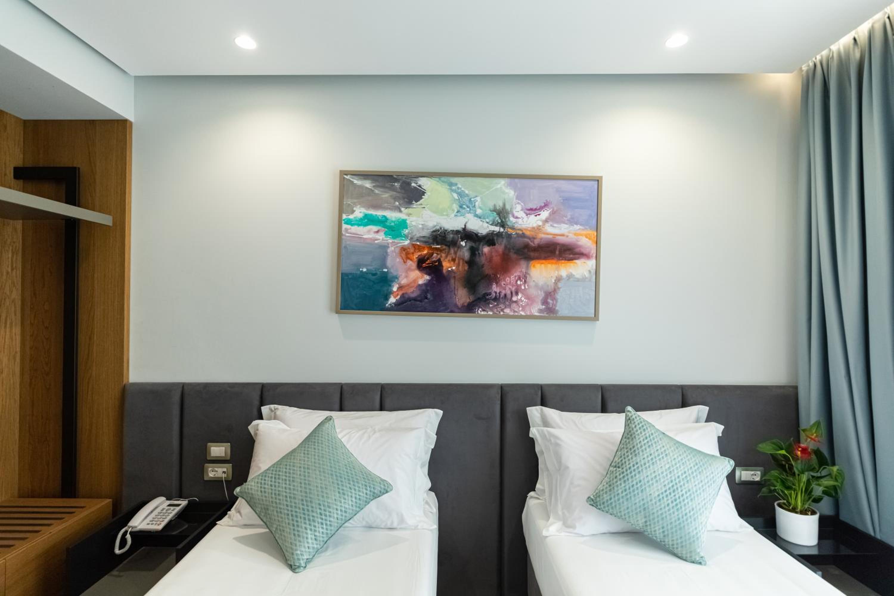 Double or Twin Room with Mountain View