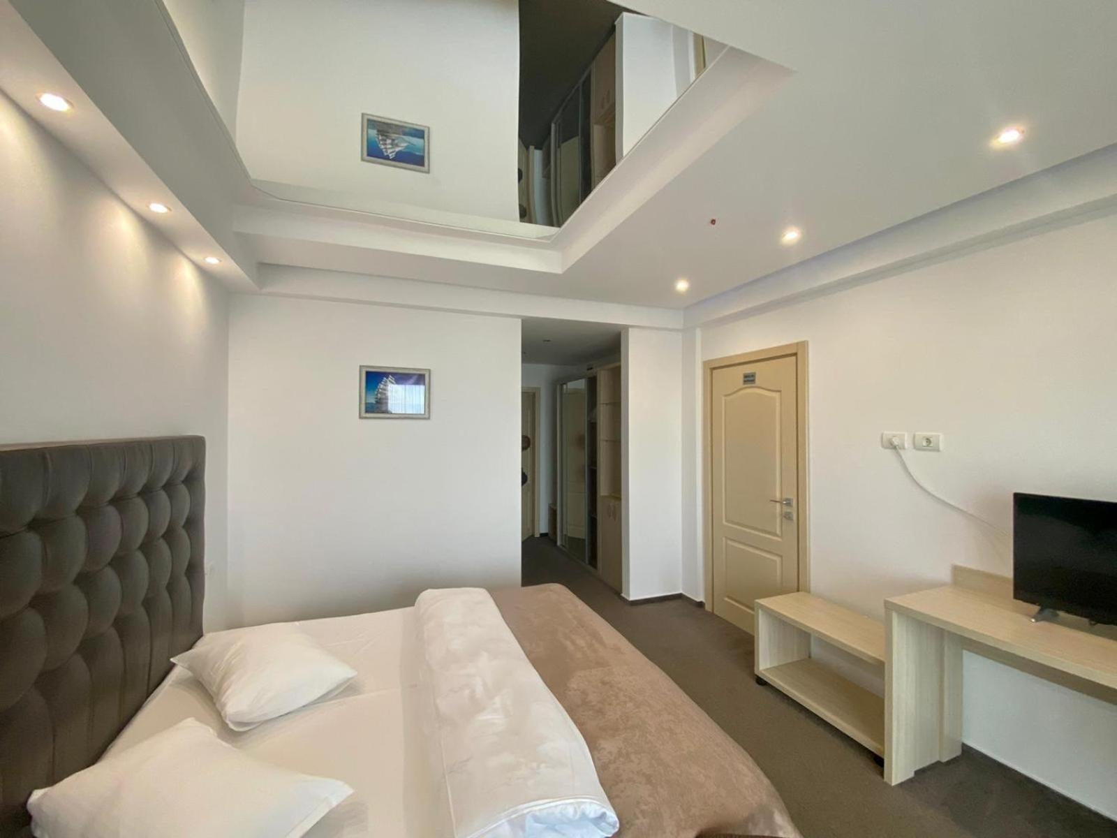 Deluxe Triple Room with Sea View - Photo 10