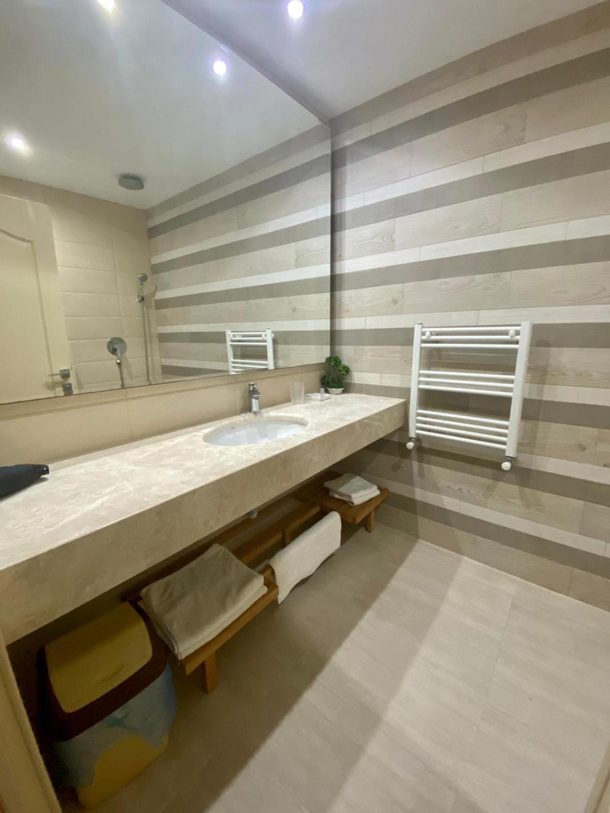 Deluxe Triple Room with Sea View - Photo 7