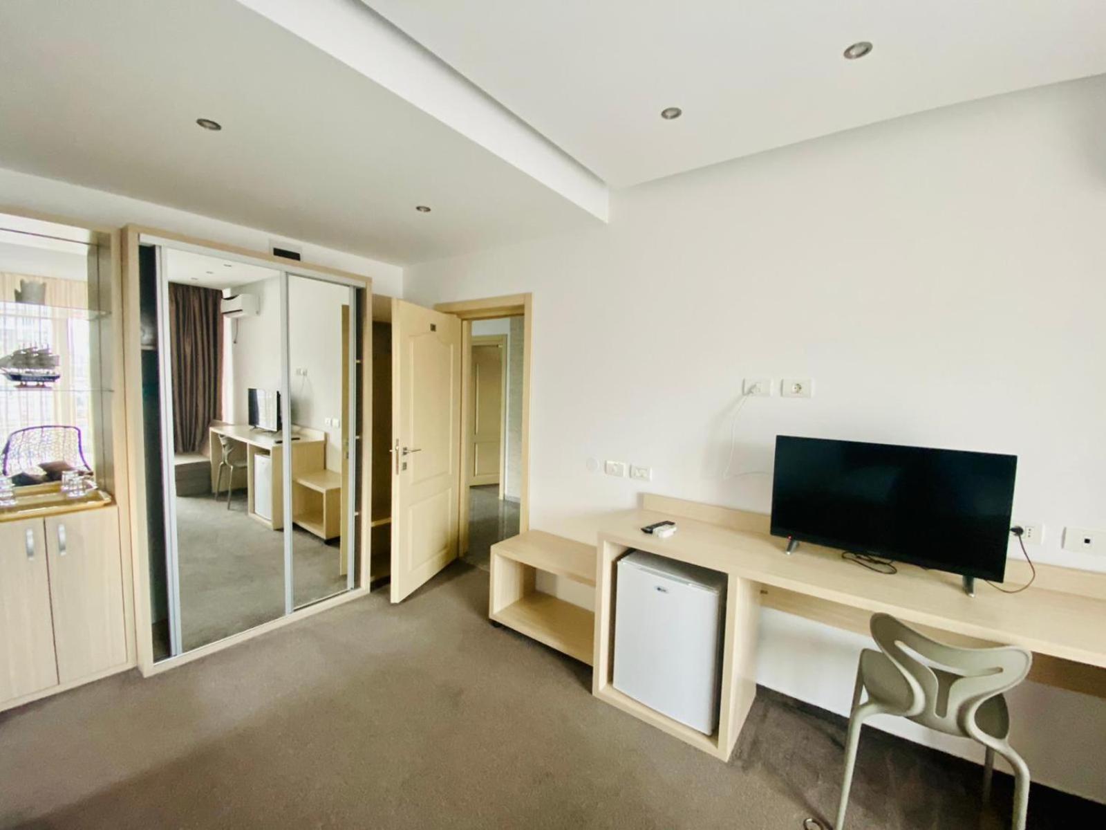 Deluxe Triple Room with Sea View - Photo 11