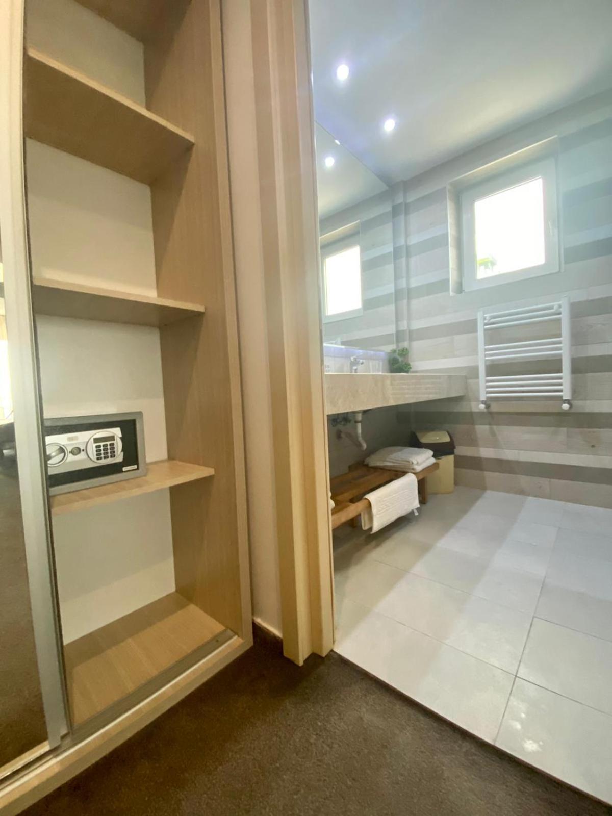 Deluxe Triple Room with Sea View - Photo 8
