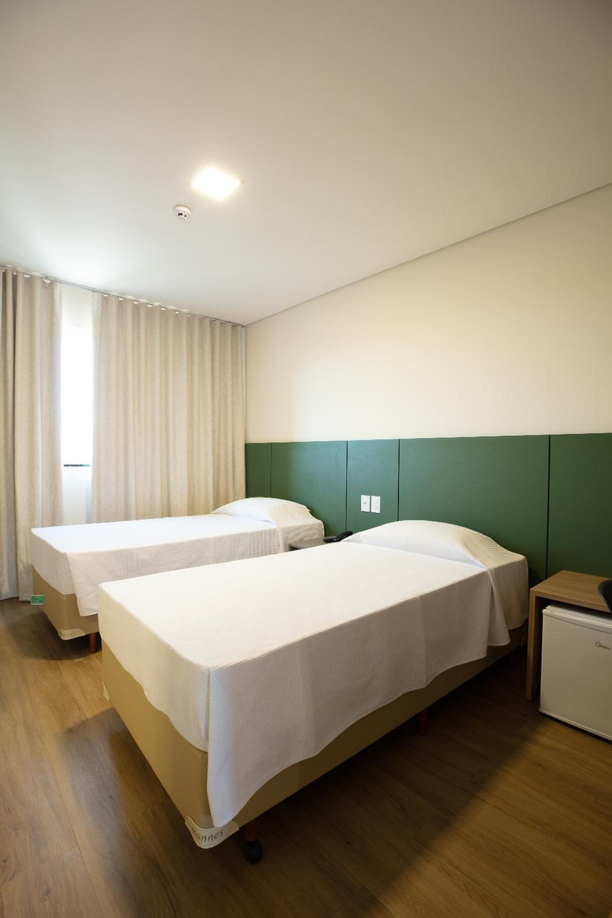 Standard Twin Room - Photo 4