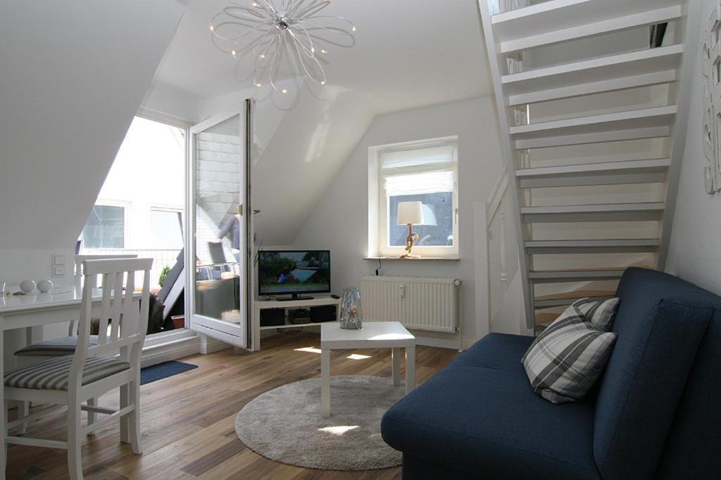 Apartment with Balcony photo 3