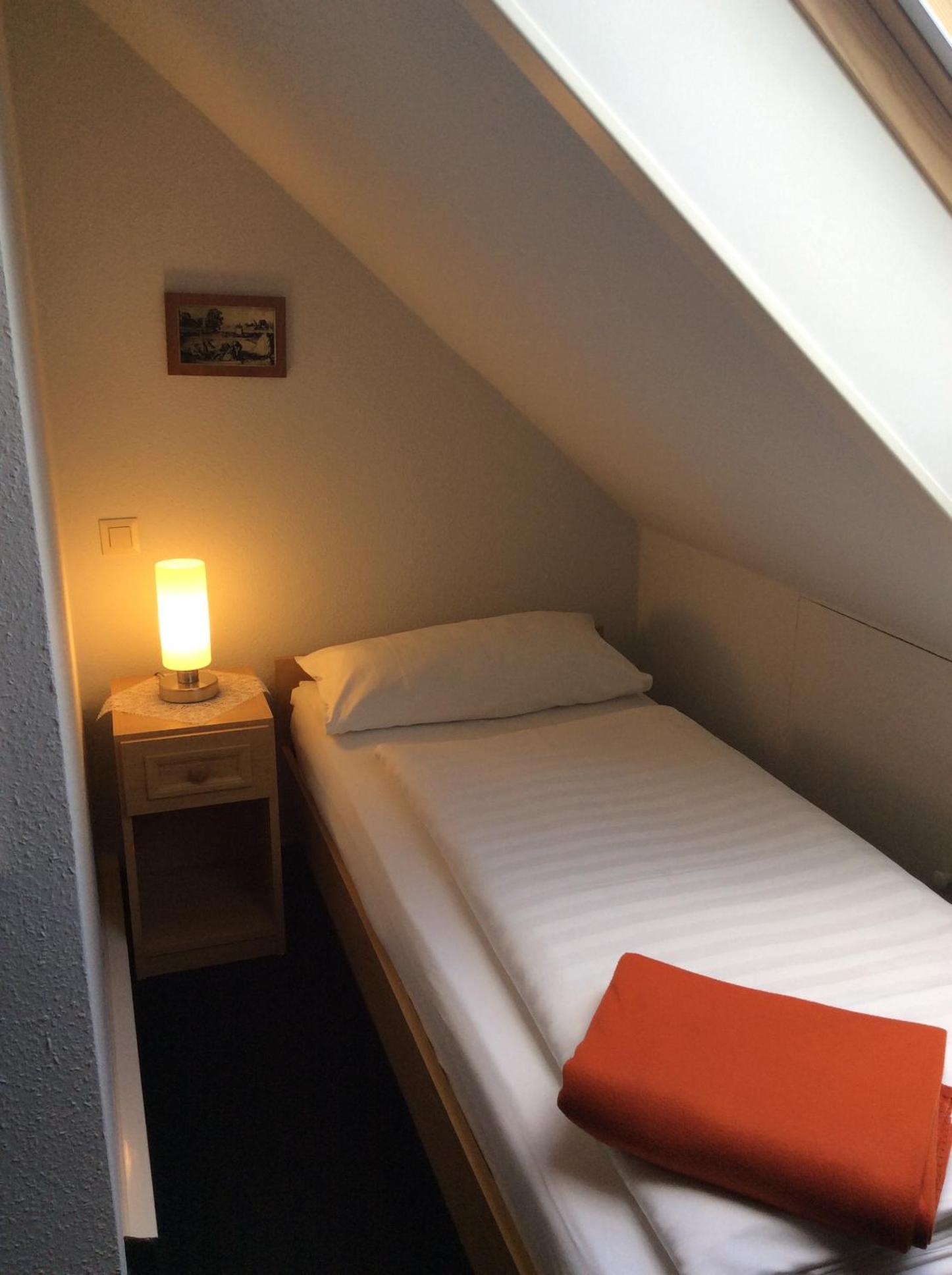 Single Room with Private Bathroom photo 3