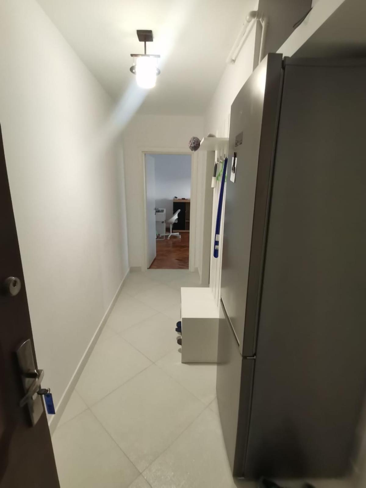 One-Bedroom Apartment - Photo 2