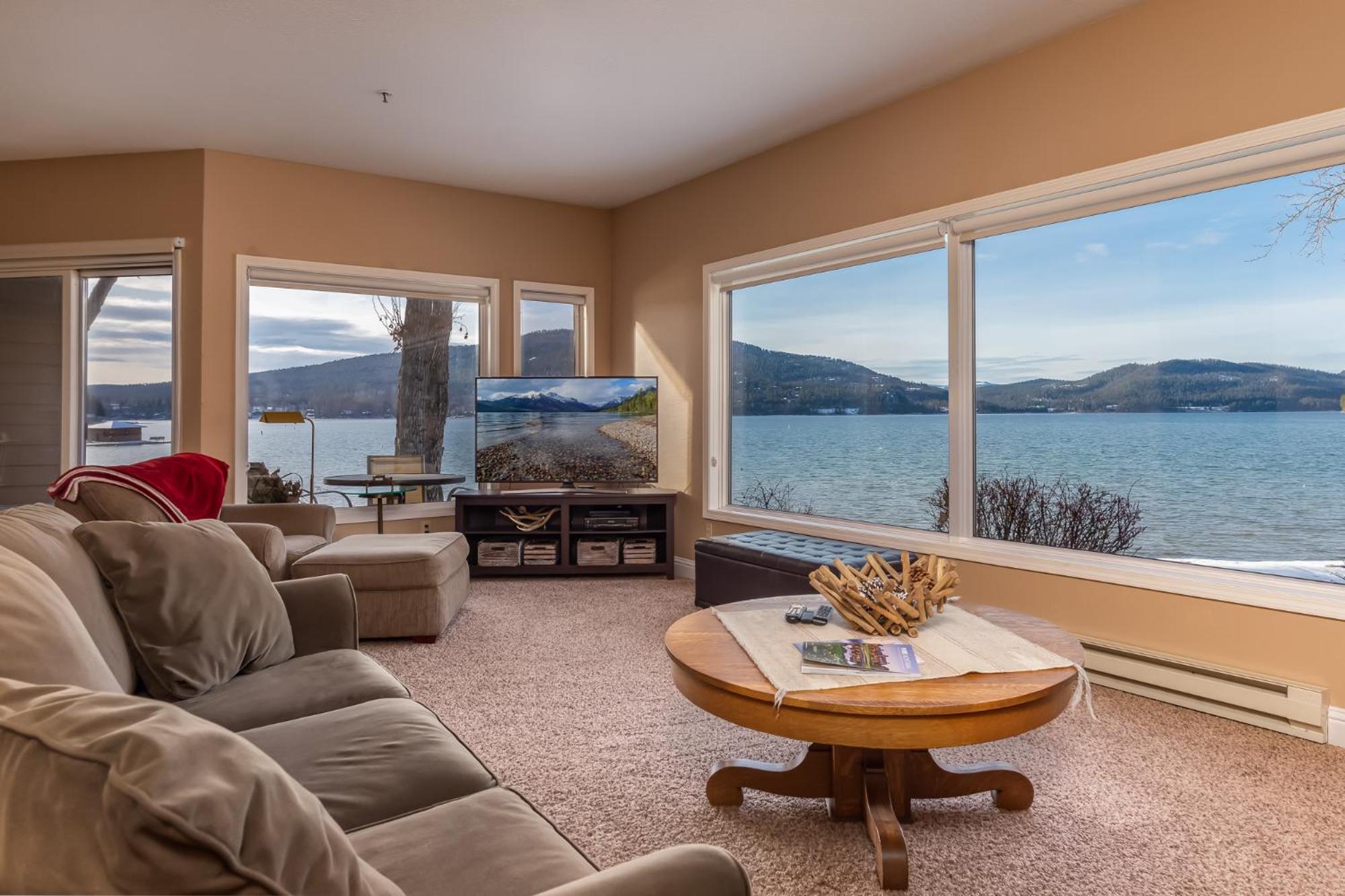 Lakefront Two-Bedroom Lakeside Suite Condo photo 3