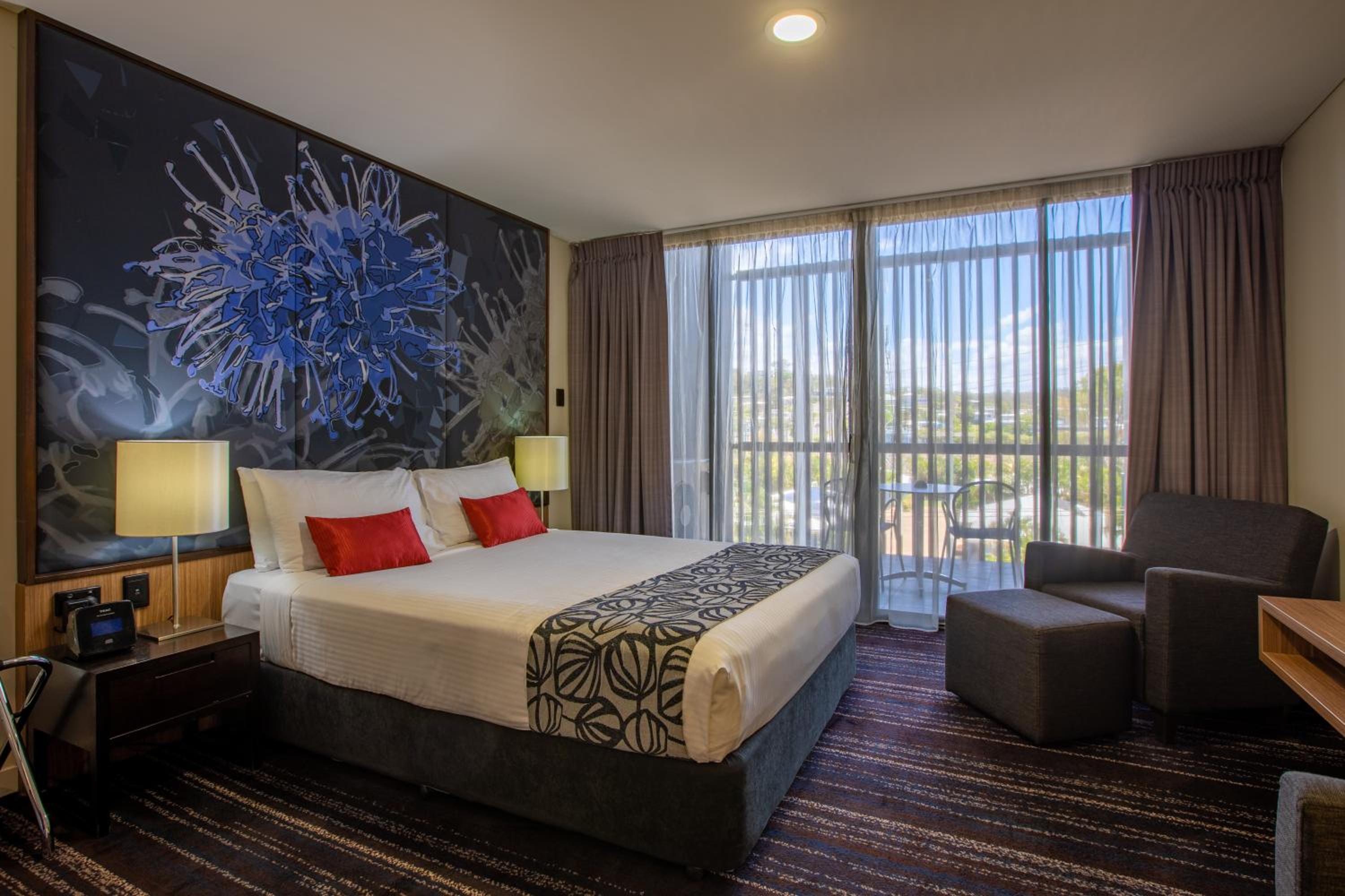 Superior Queen Suite with Balcony photo 2