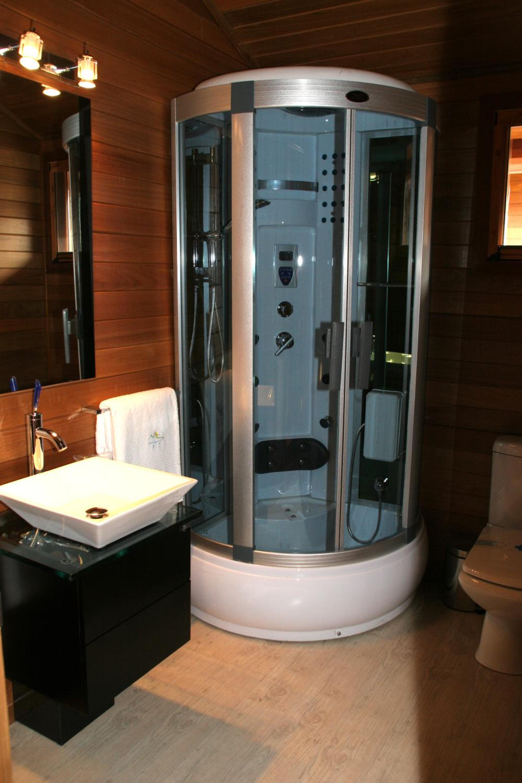 Bungalow (2 Adults) - Photo 2
