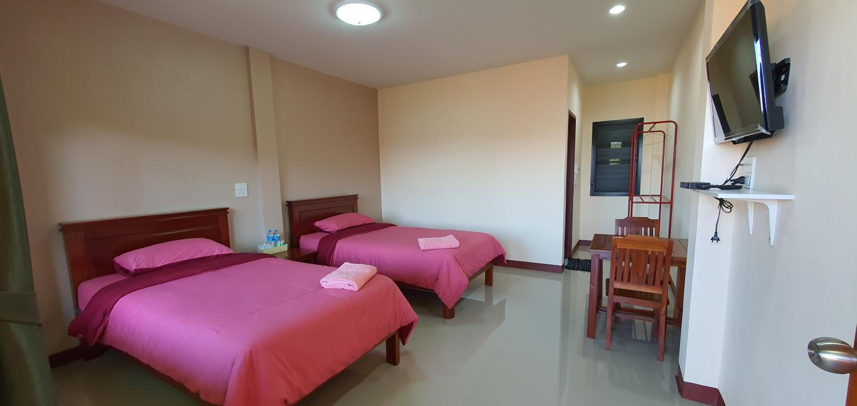 Twin Room with Bathroom - Photo 1