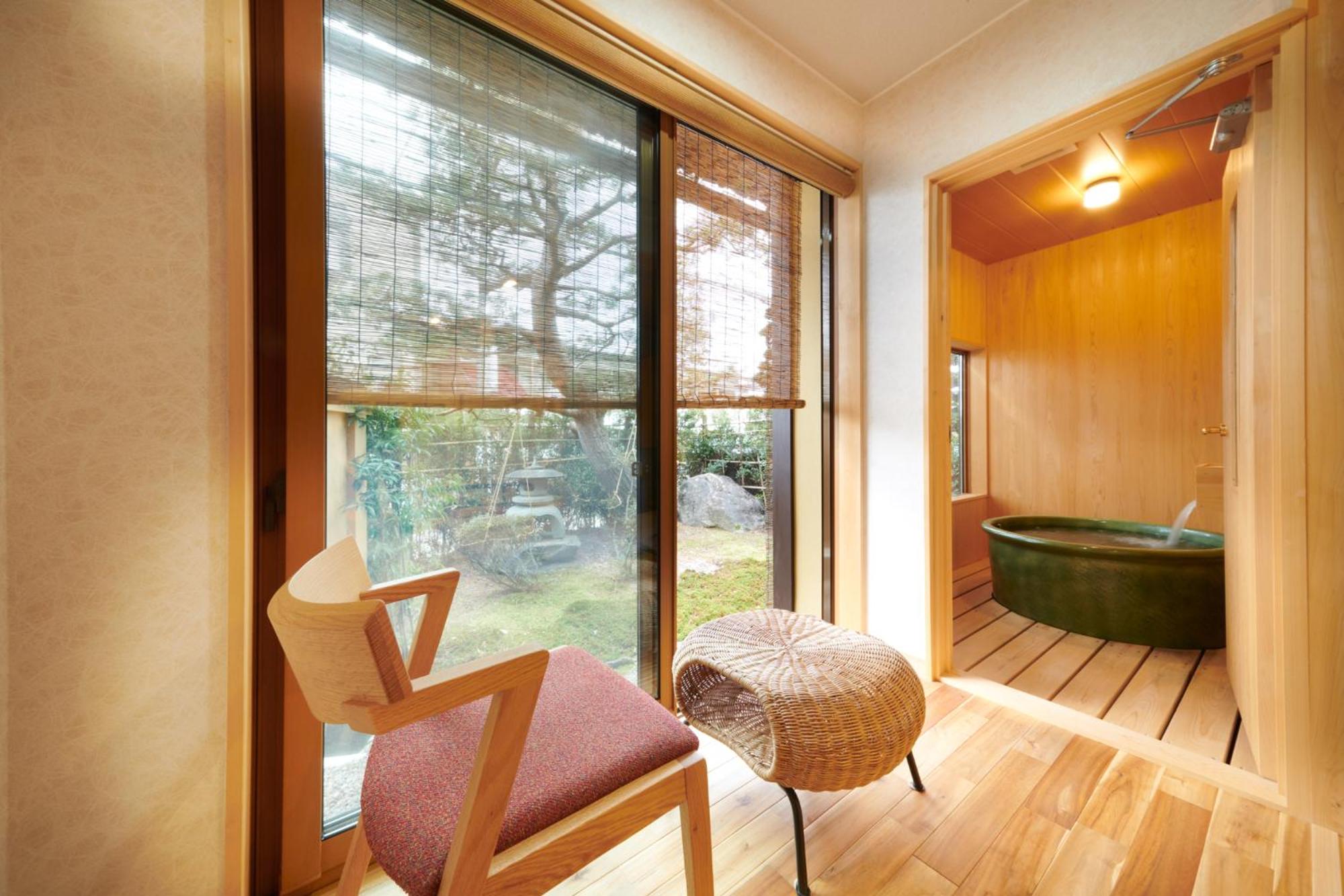 Suite with Garden View thumbnail 5