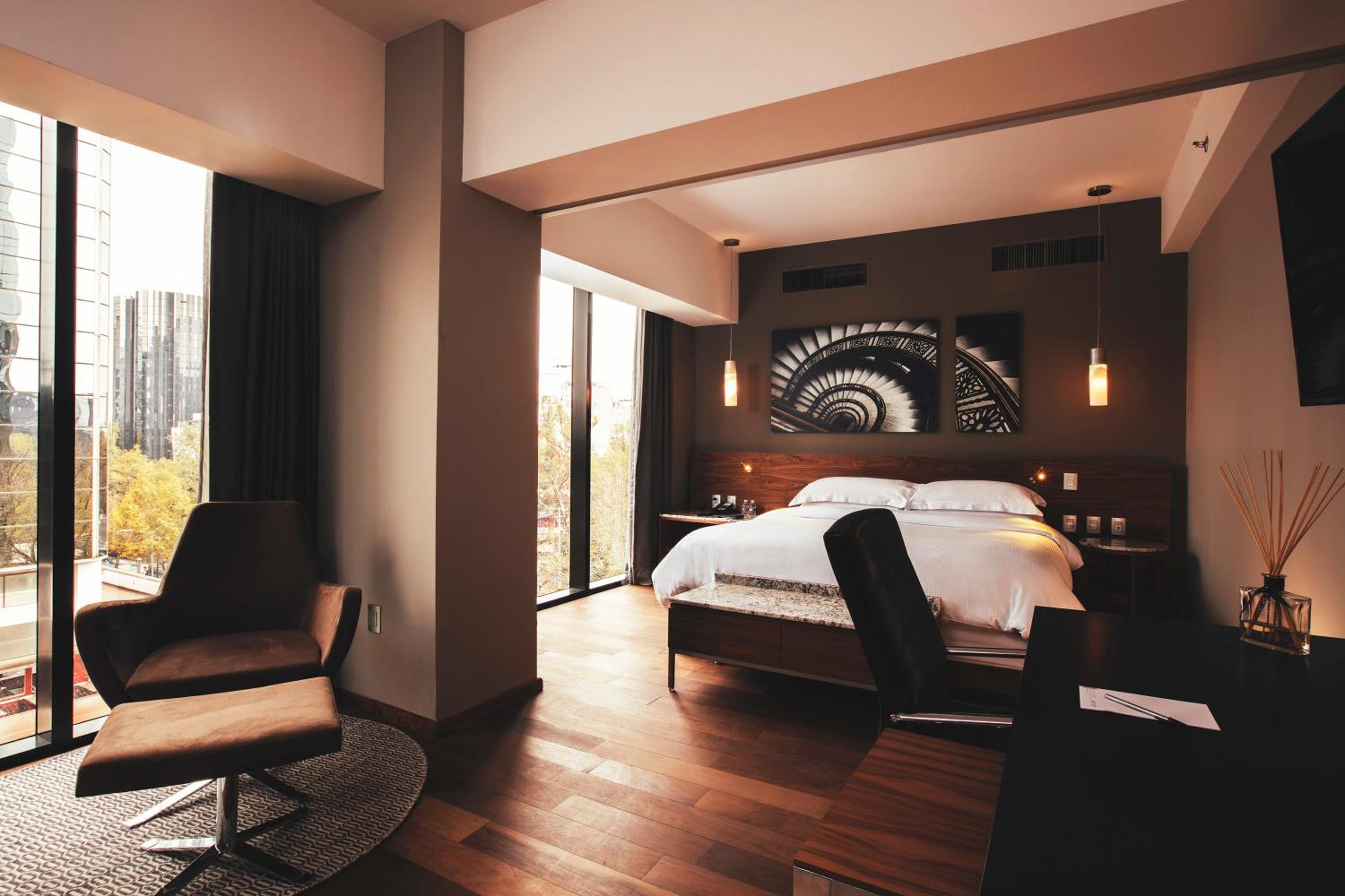 Executive Suite thumbnail 5