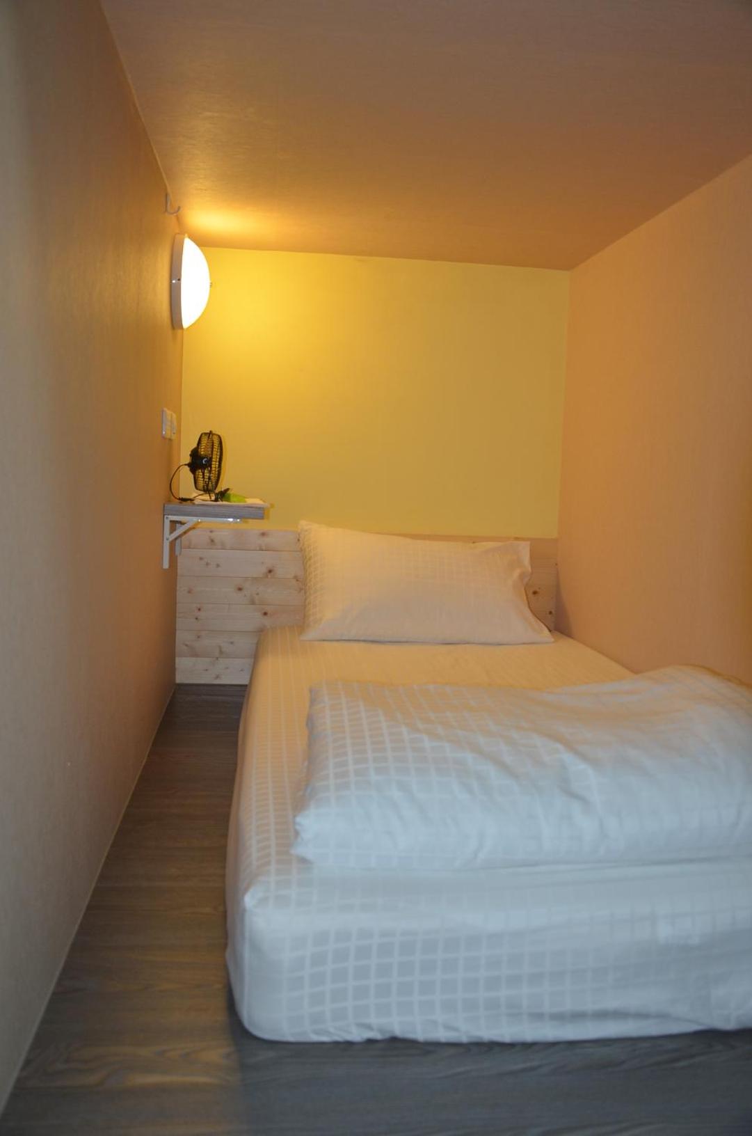 Bed in 8-Bed Dormitory Room photo 3