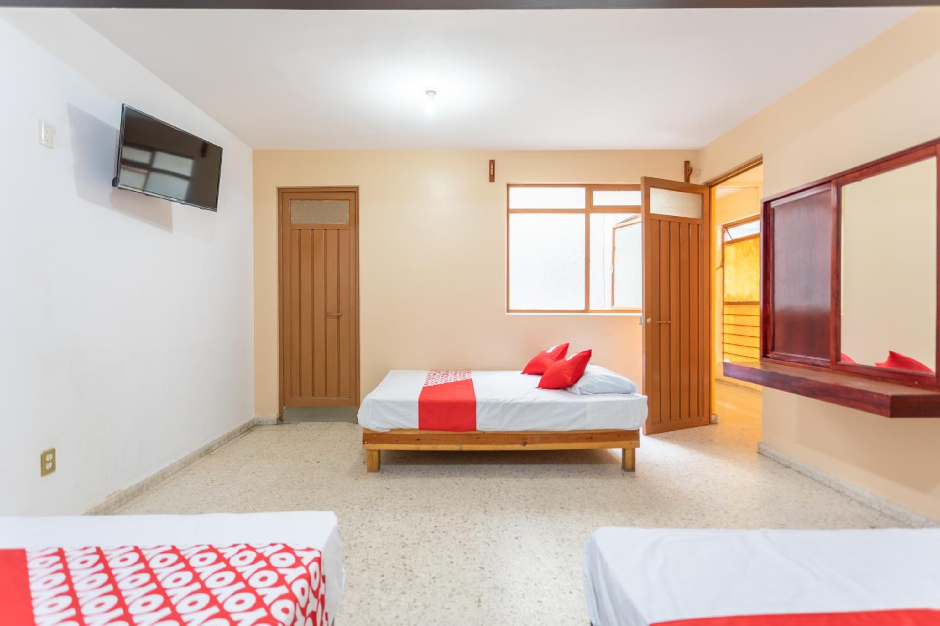 Standard Three beds - Photo 2
