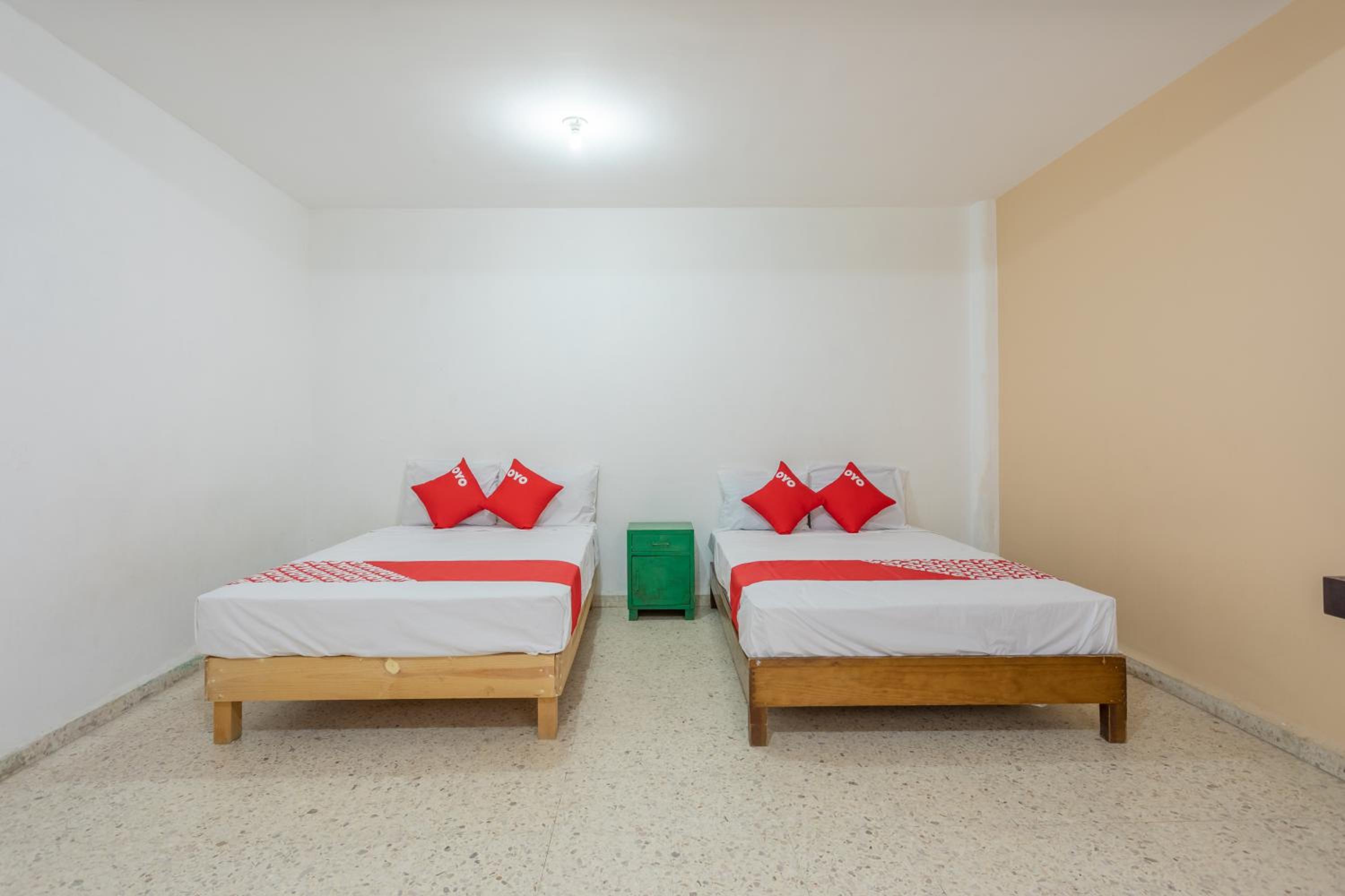 Standard Two Beds - Photo 3