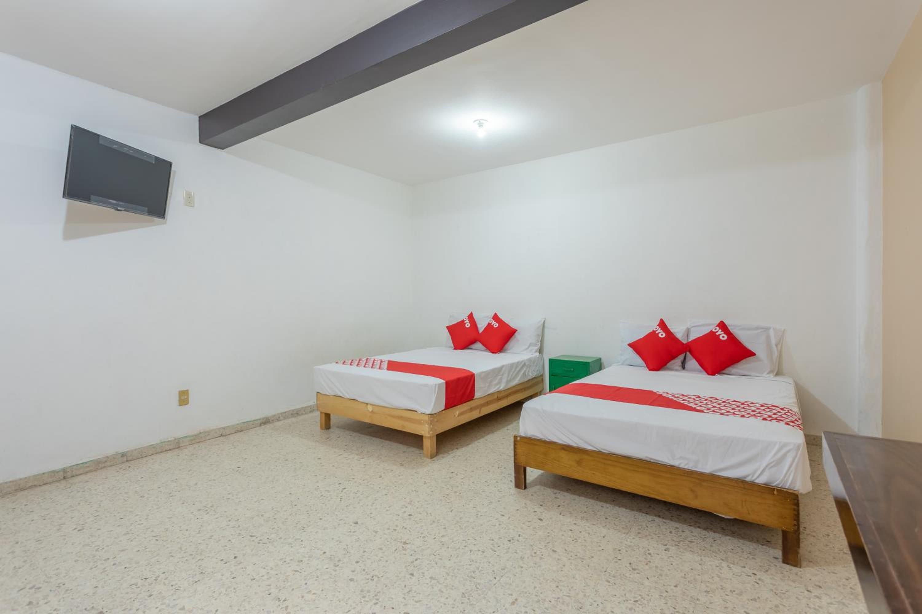 Standard Two Beds - Photo 2