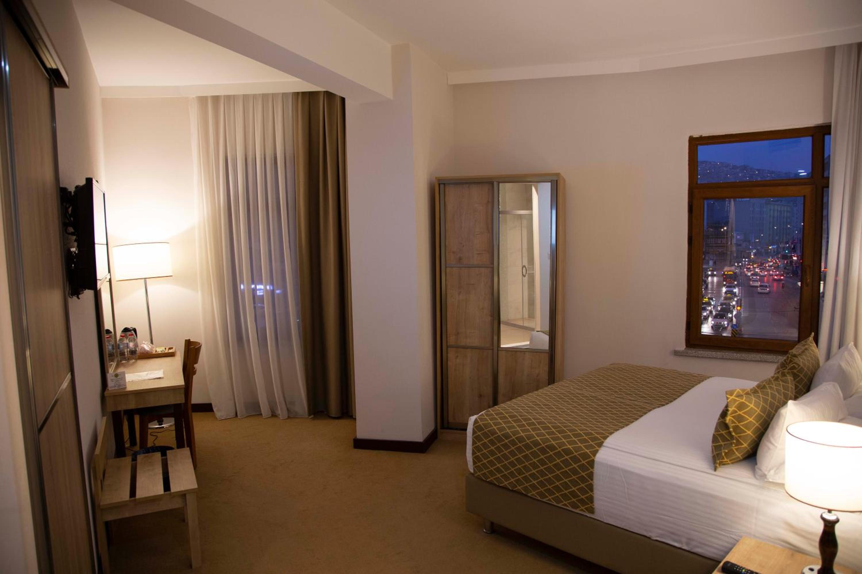 Standard Double Room - Photo 9