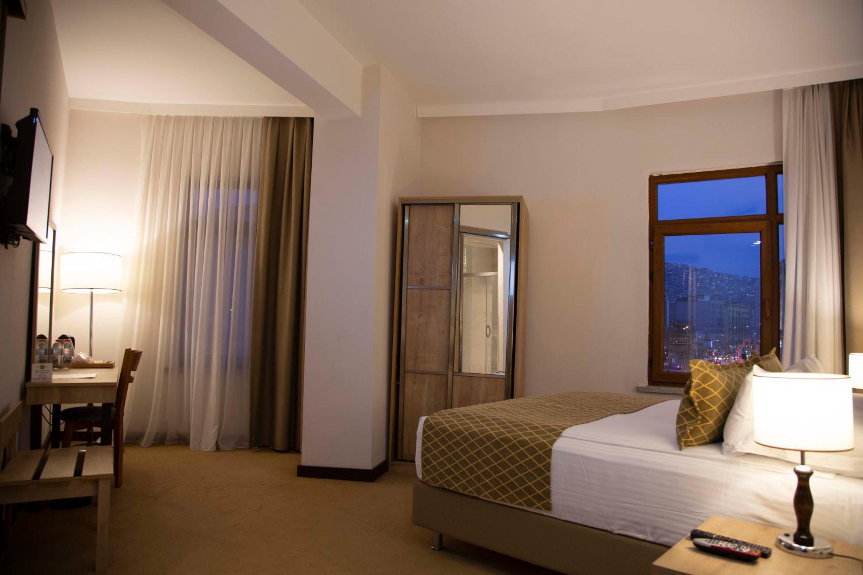 Standard Double Room - Photo 7