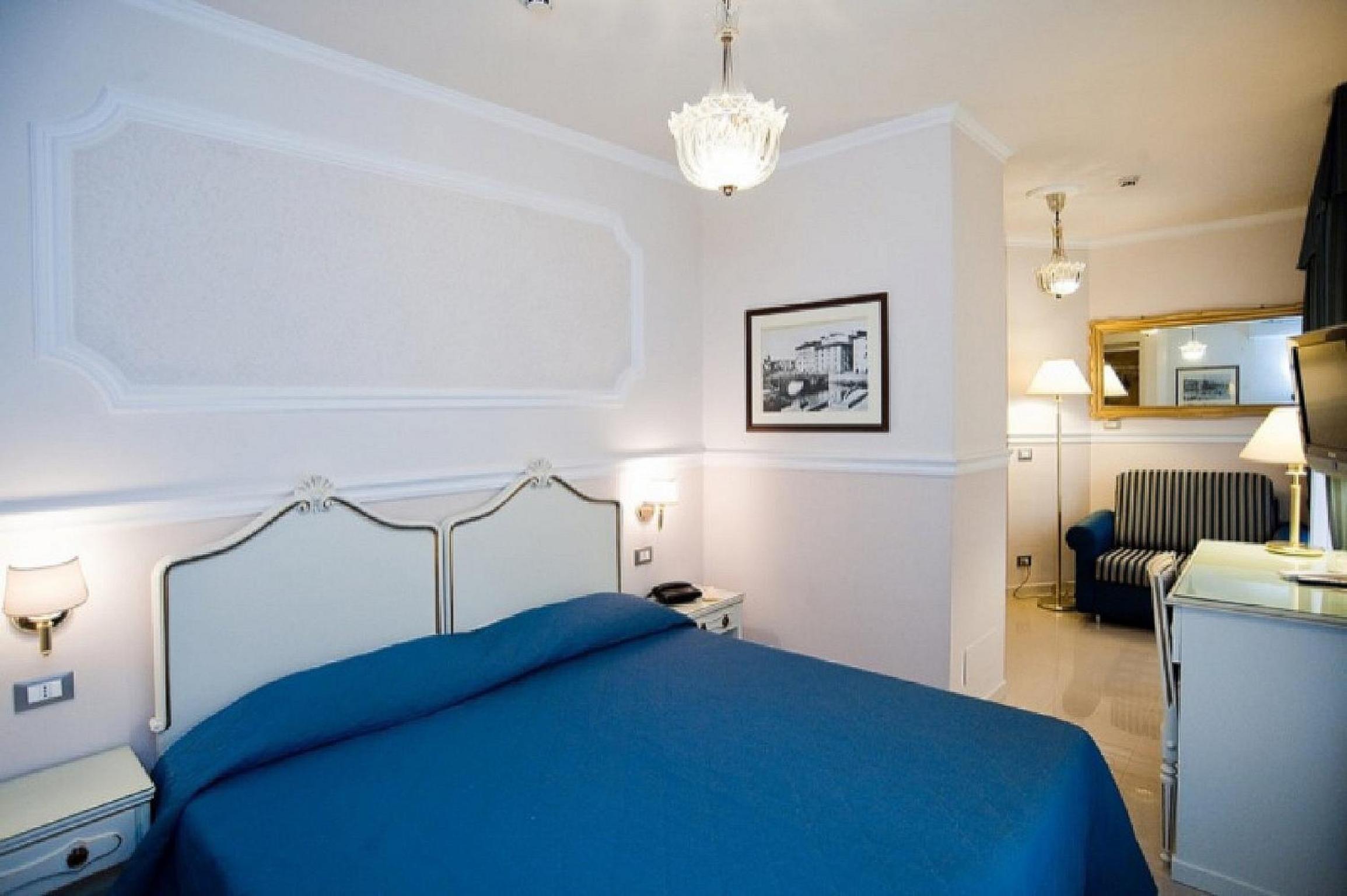 Deluxe Double or Twin Room - Photo 10