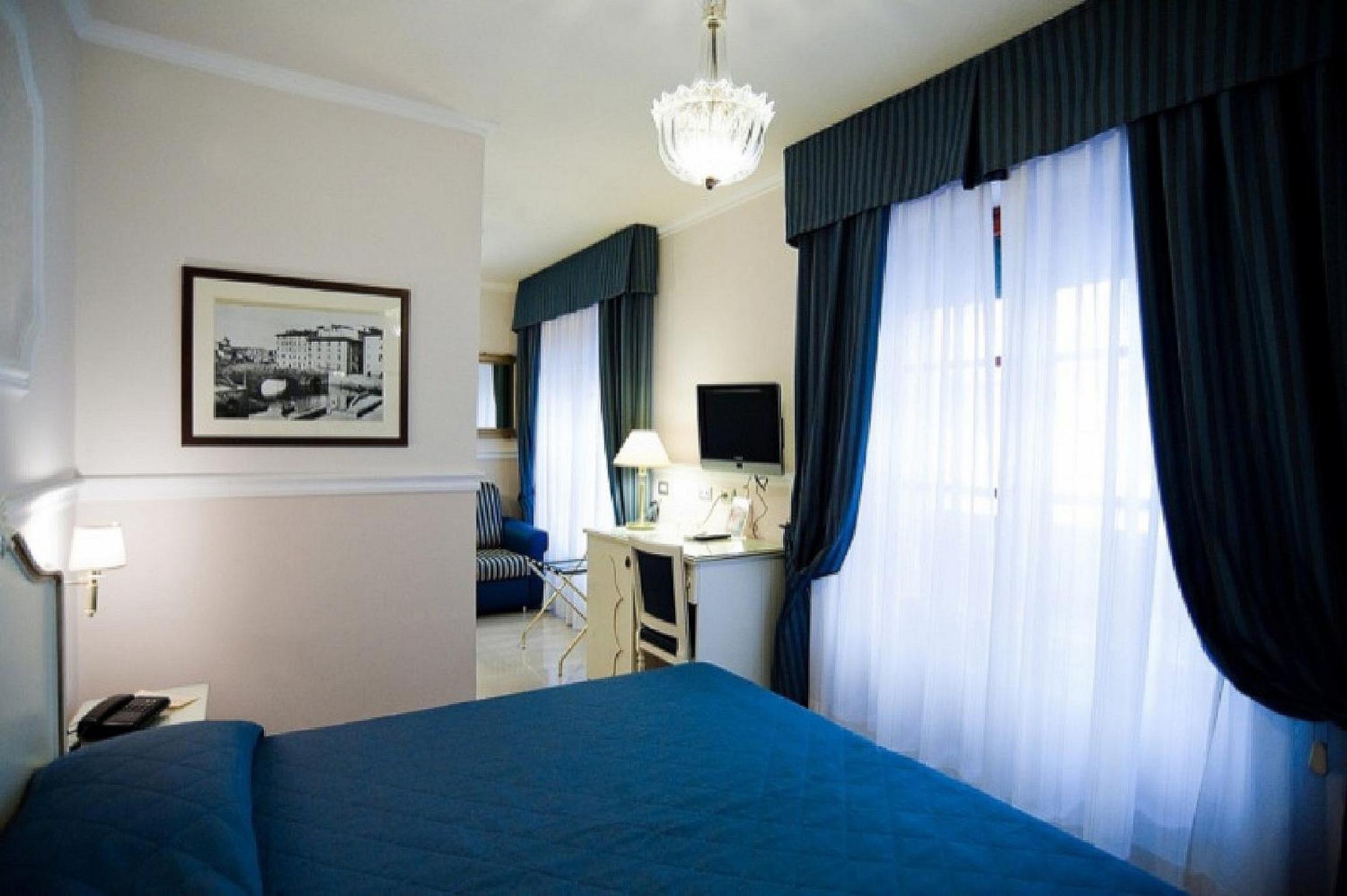 Deluxe Double or Twin Room - Photo 8