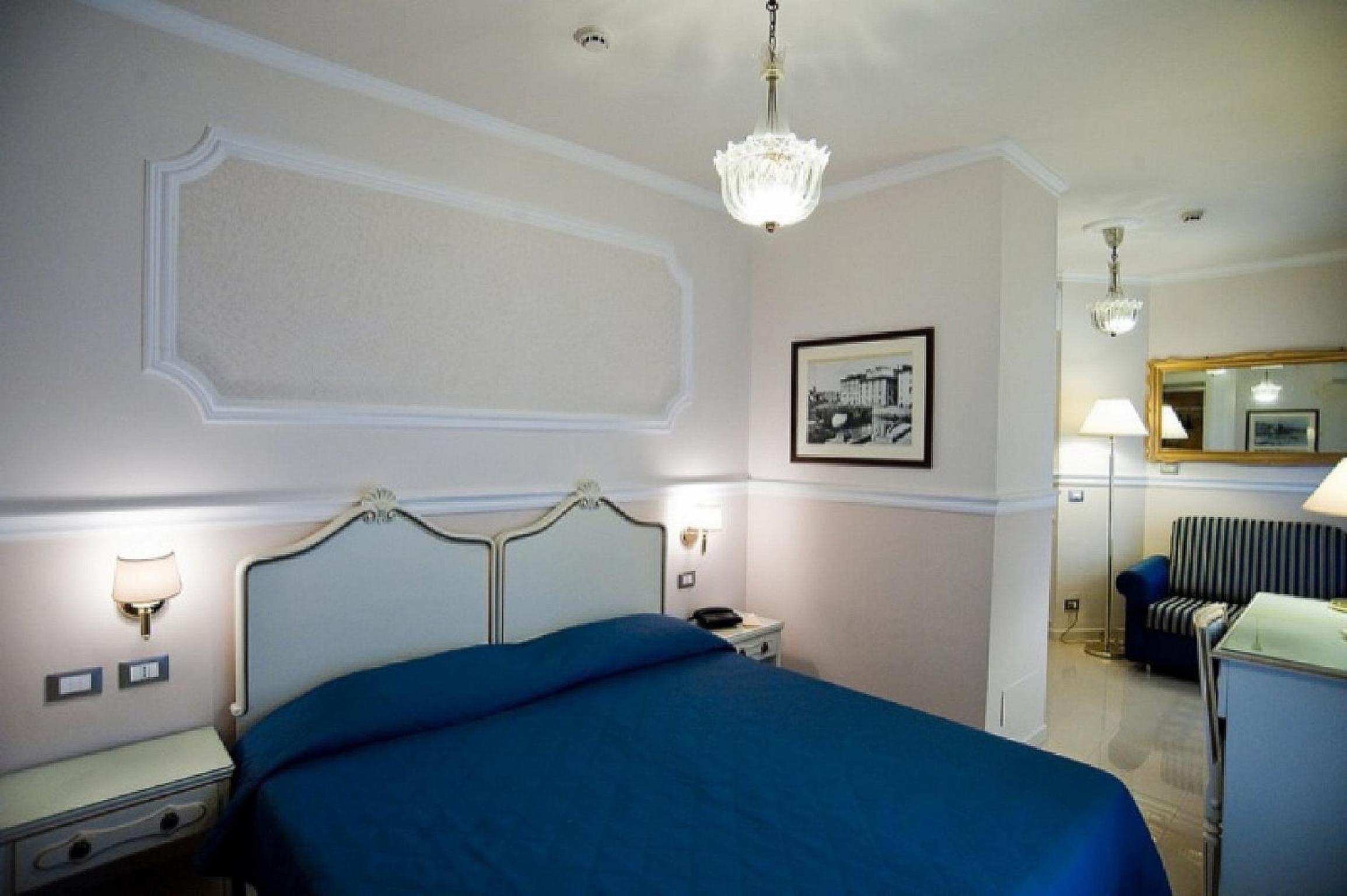 Deluxe Double or Twin Room - Photo 9