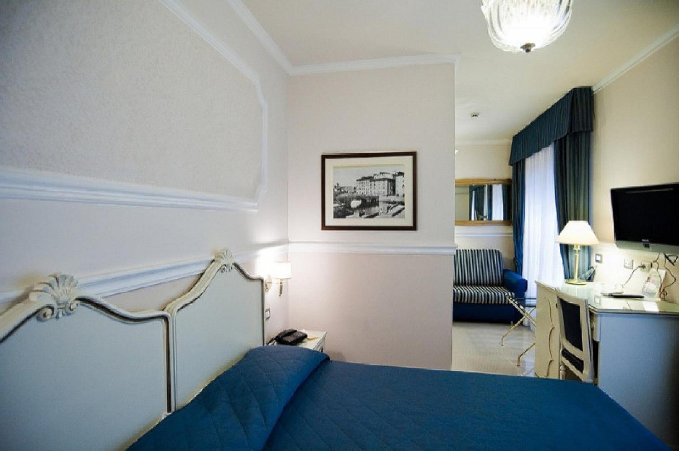 Deluxe Double or Twin Room - Photo 7