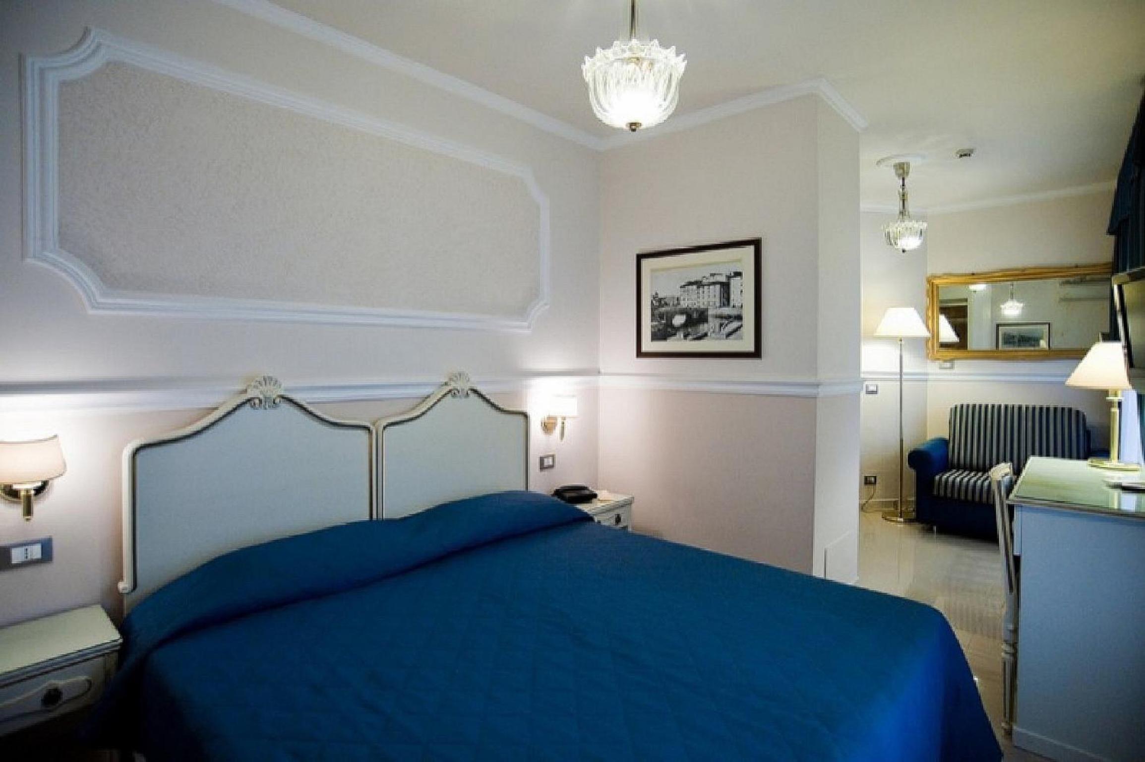 Deluxe Double or Twin Room - Photo 5