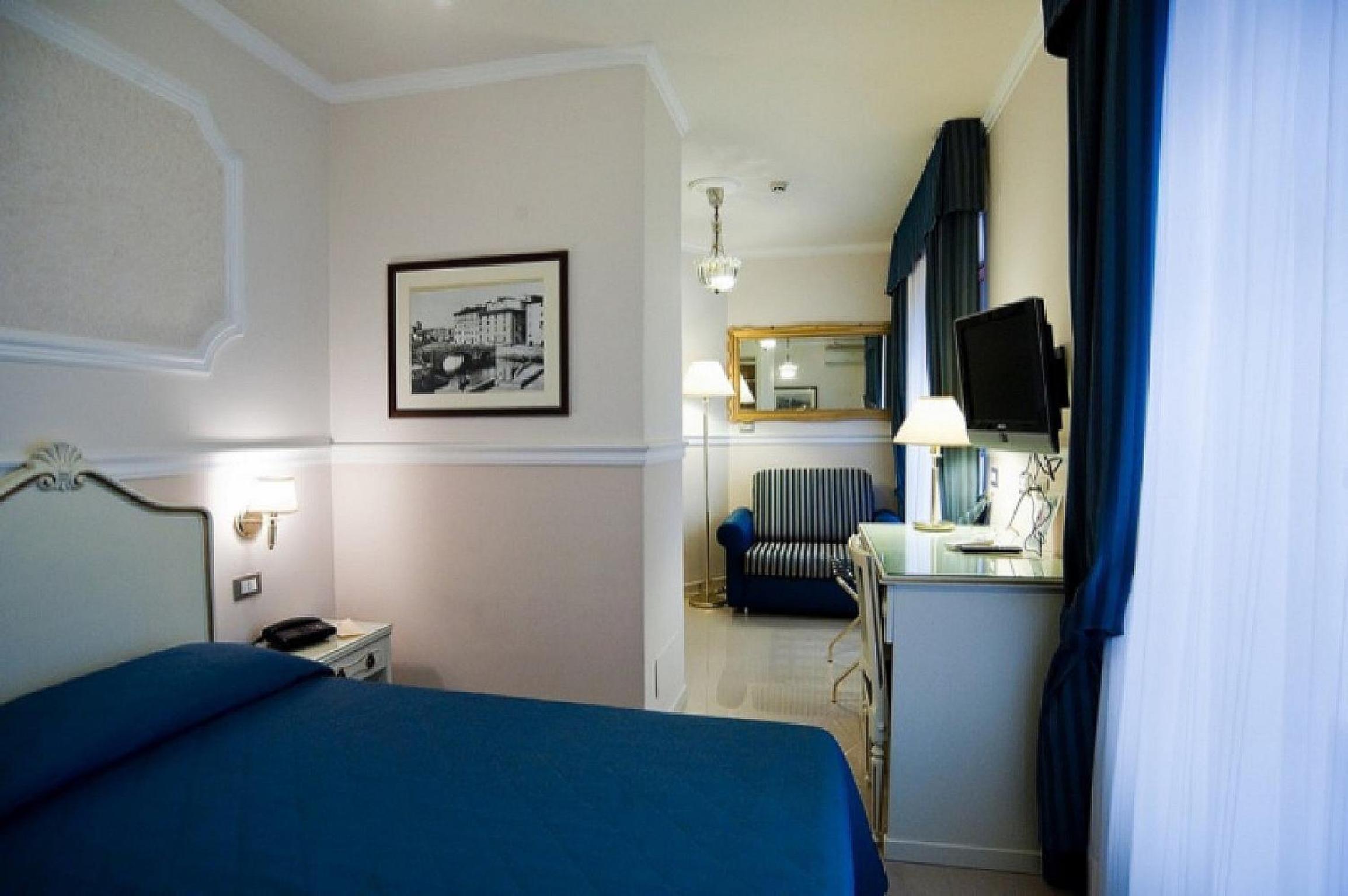 Deluxe Double or Twin Room - Photo 4