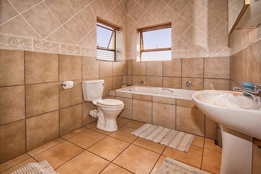 Four-Bedroom House photo 2