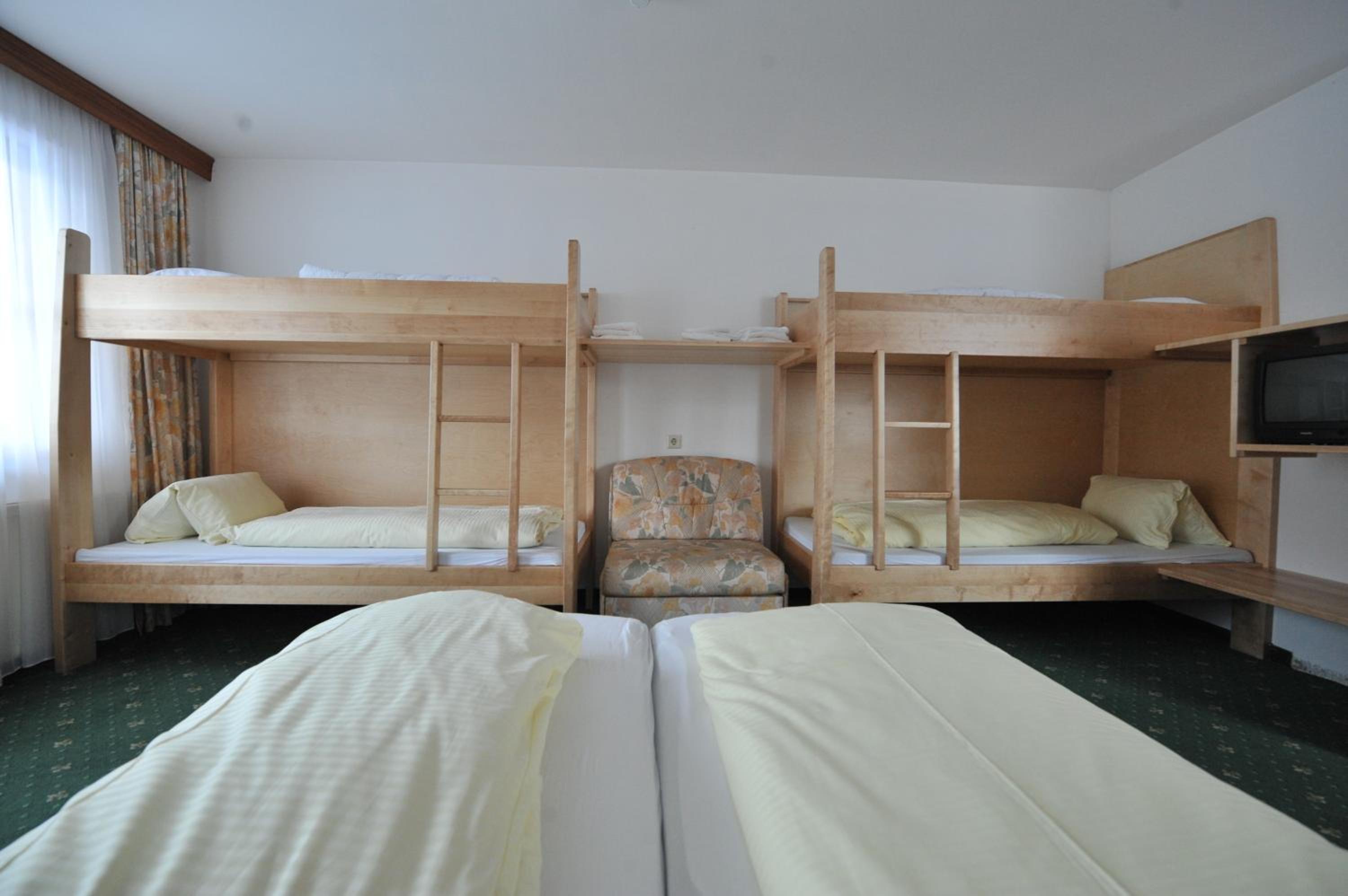 Sextuple Room with Balcony photo 3