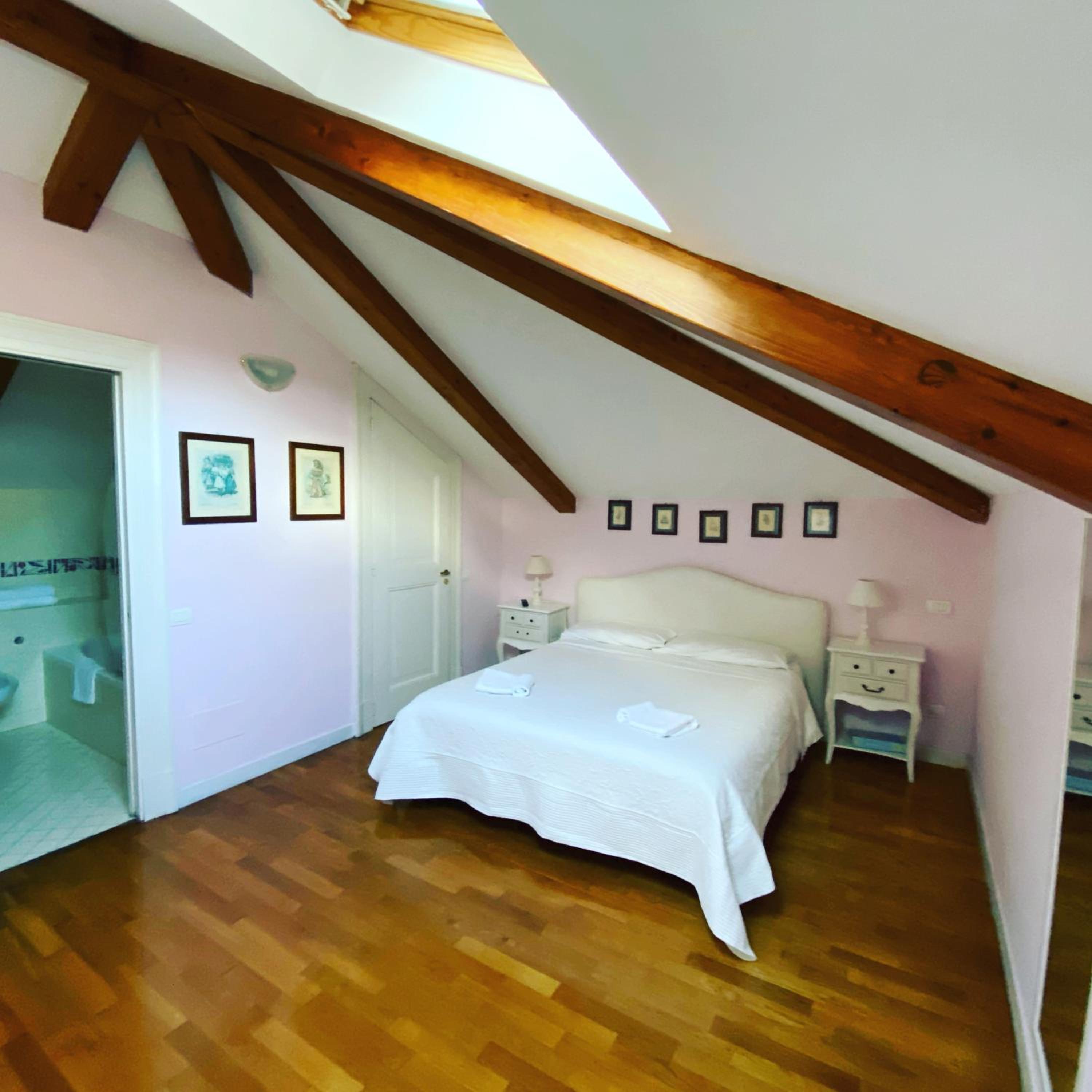 Standard Double Room - Photo 22