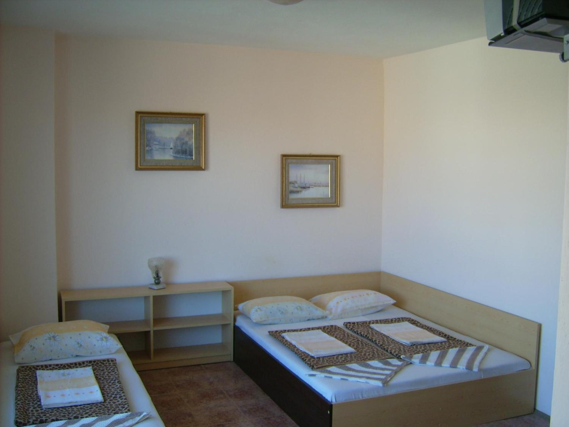 Studio with Balcony with Airconditioning