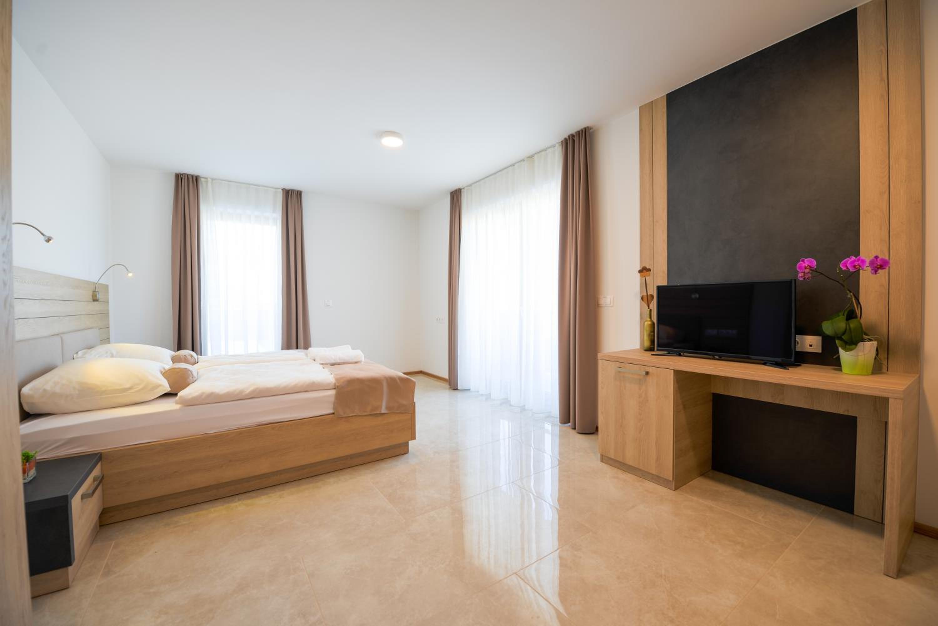 Deluxe King Room photo 3