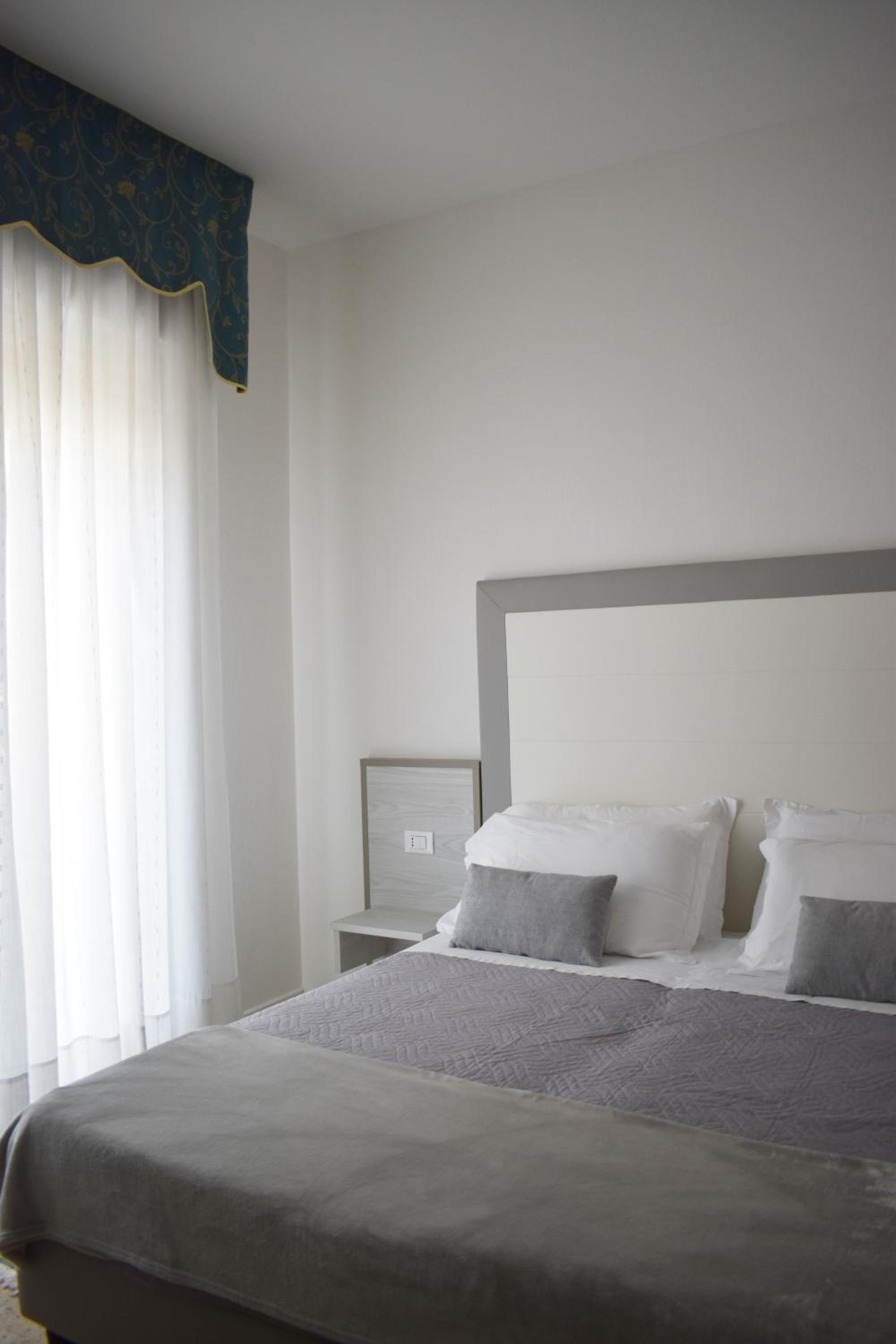 Double or Twin Room photo 3