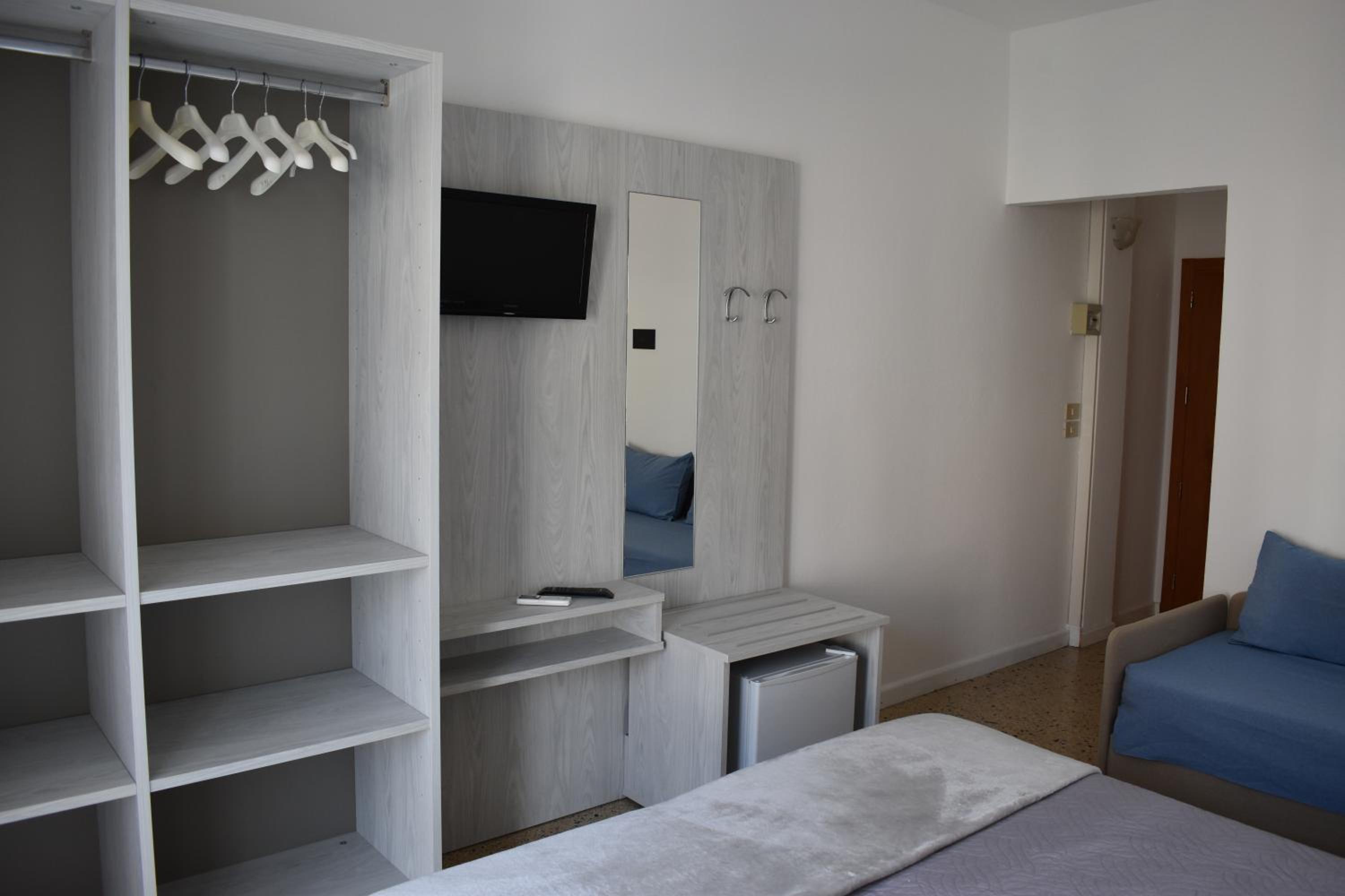 Quadruple Room with Balcony photo 3