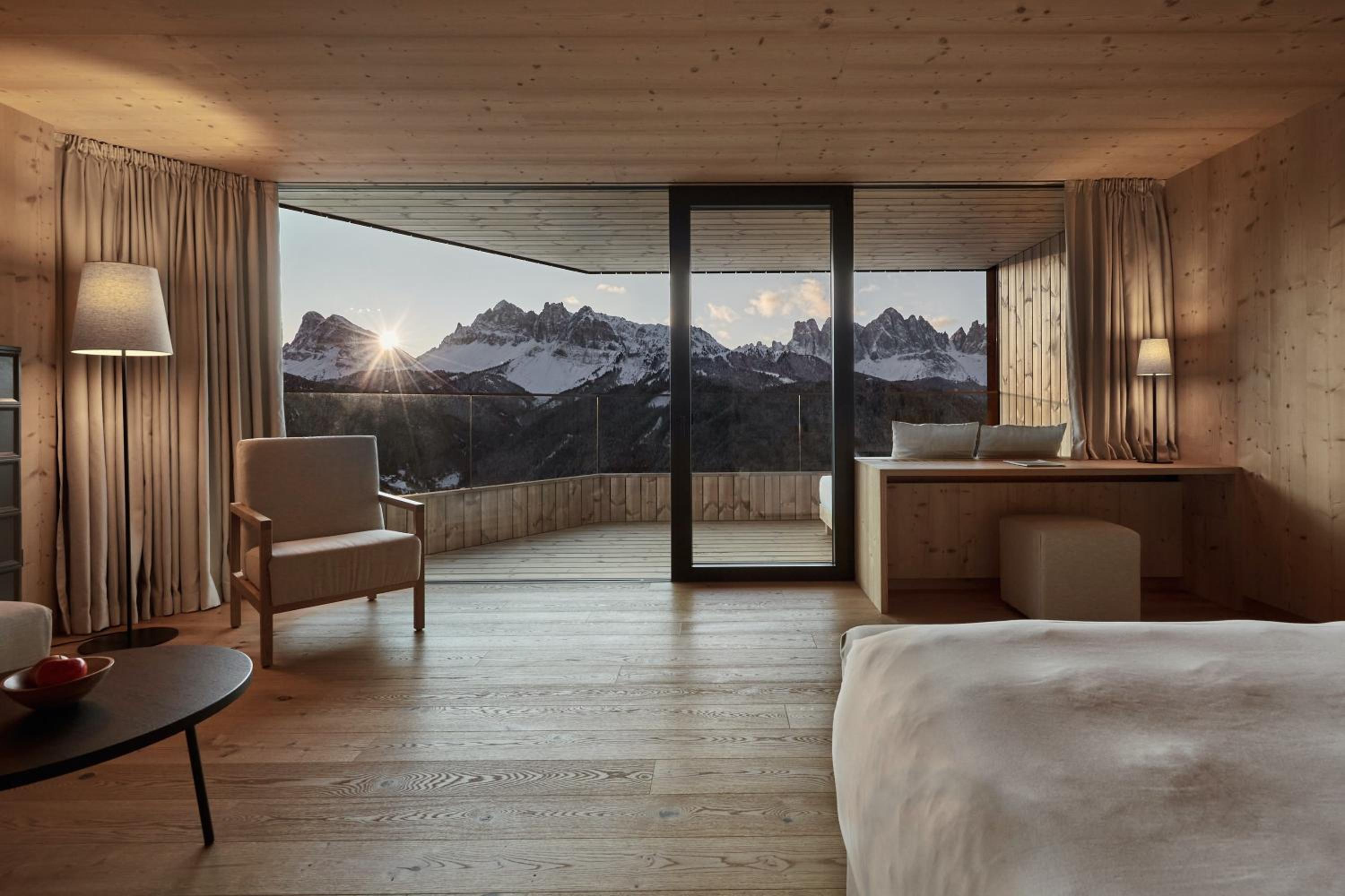Deluxe Suite - Photo 1