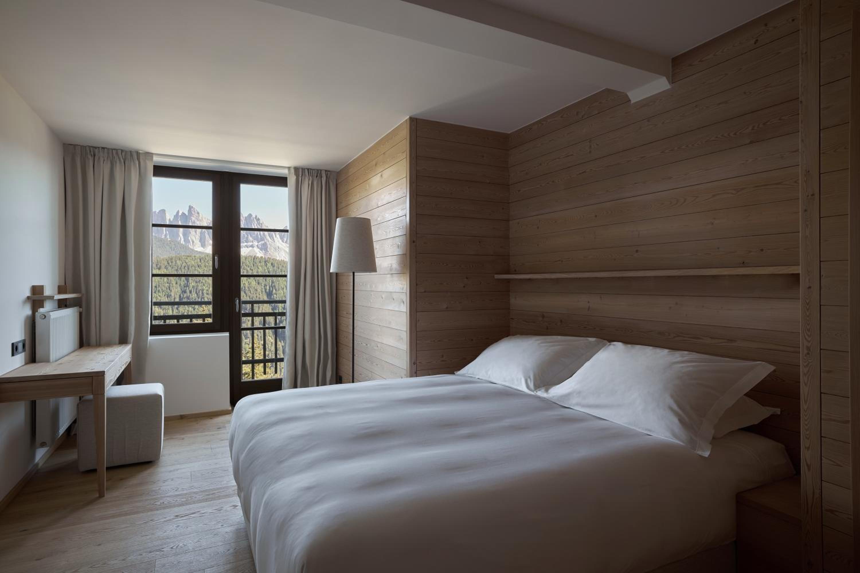 Suite - Photo 1