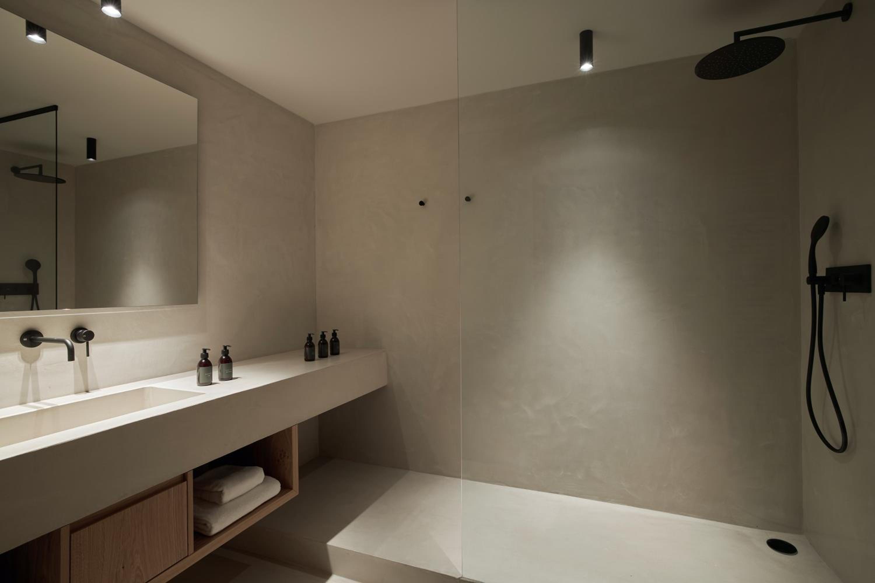Suite - Photo 3