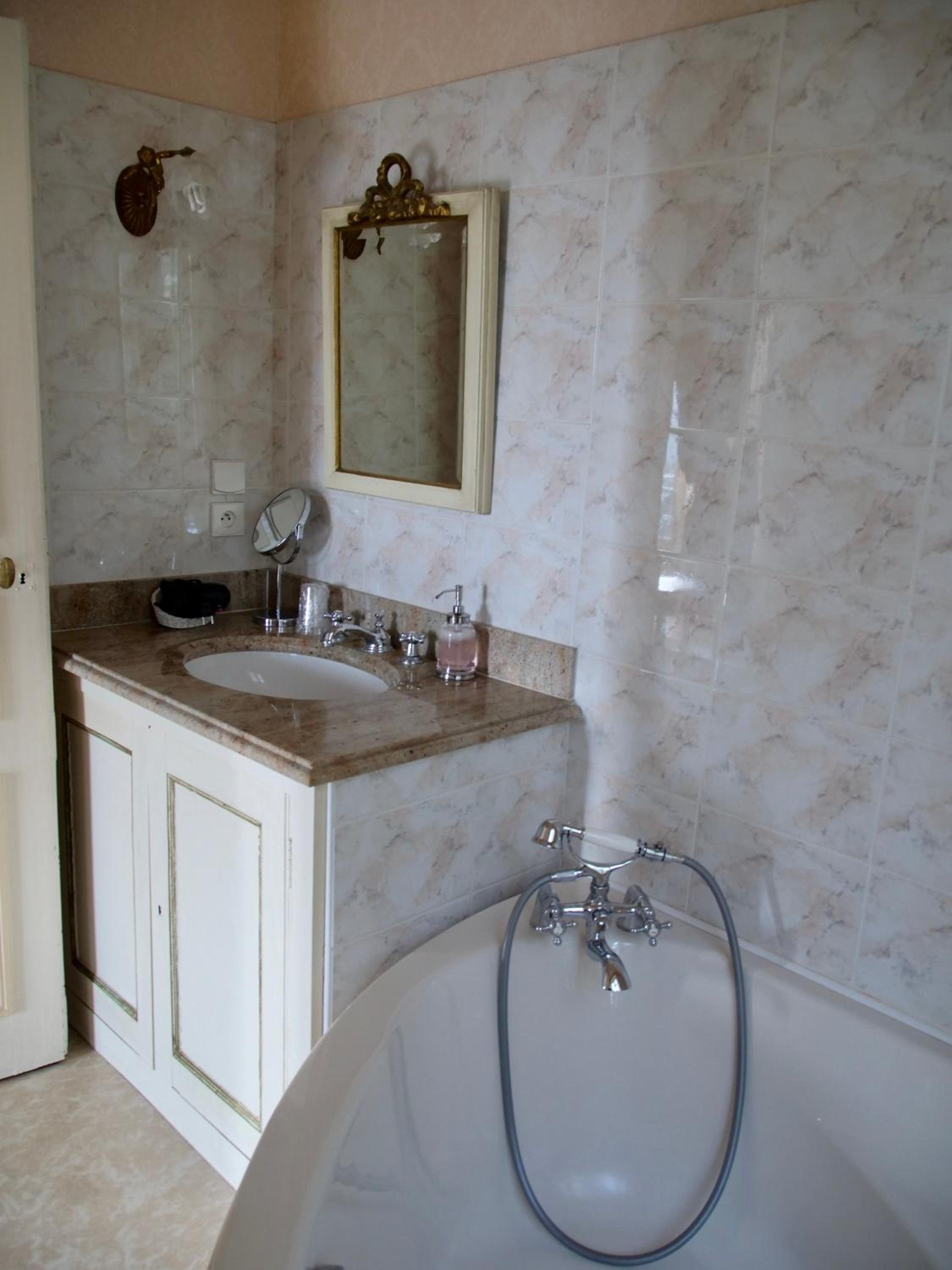 Double Room with Private Bathroom photo 3